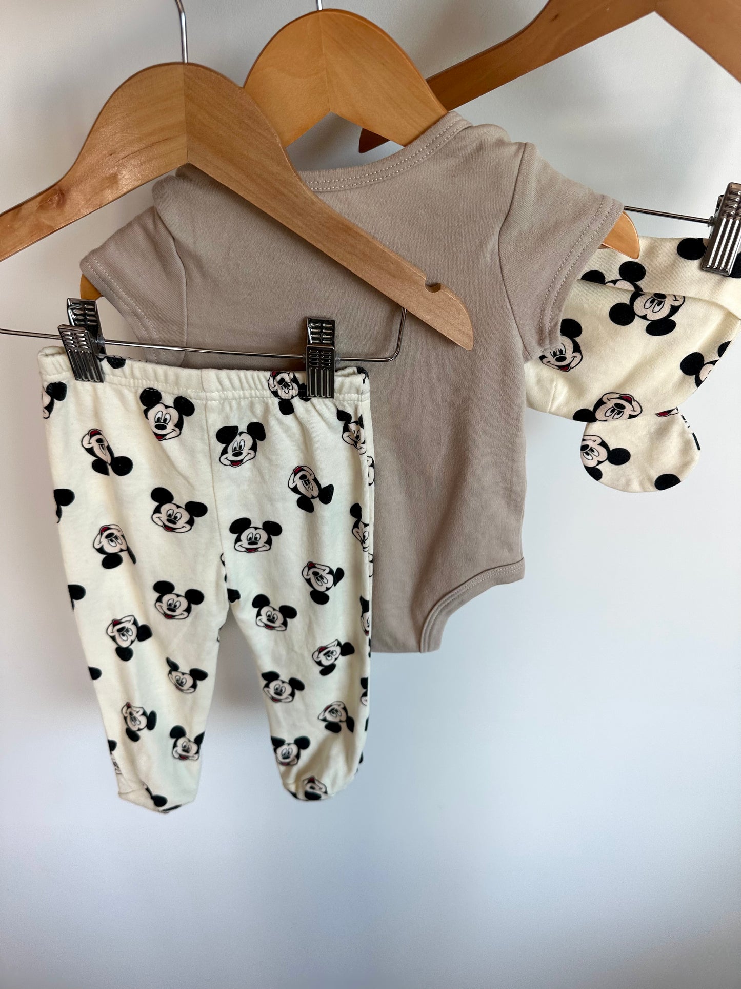 Mickey Mouse 3 piece Bodysuit, Pants and Toque Set / 6-9m
