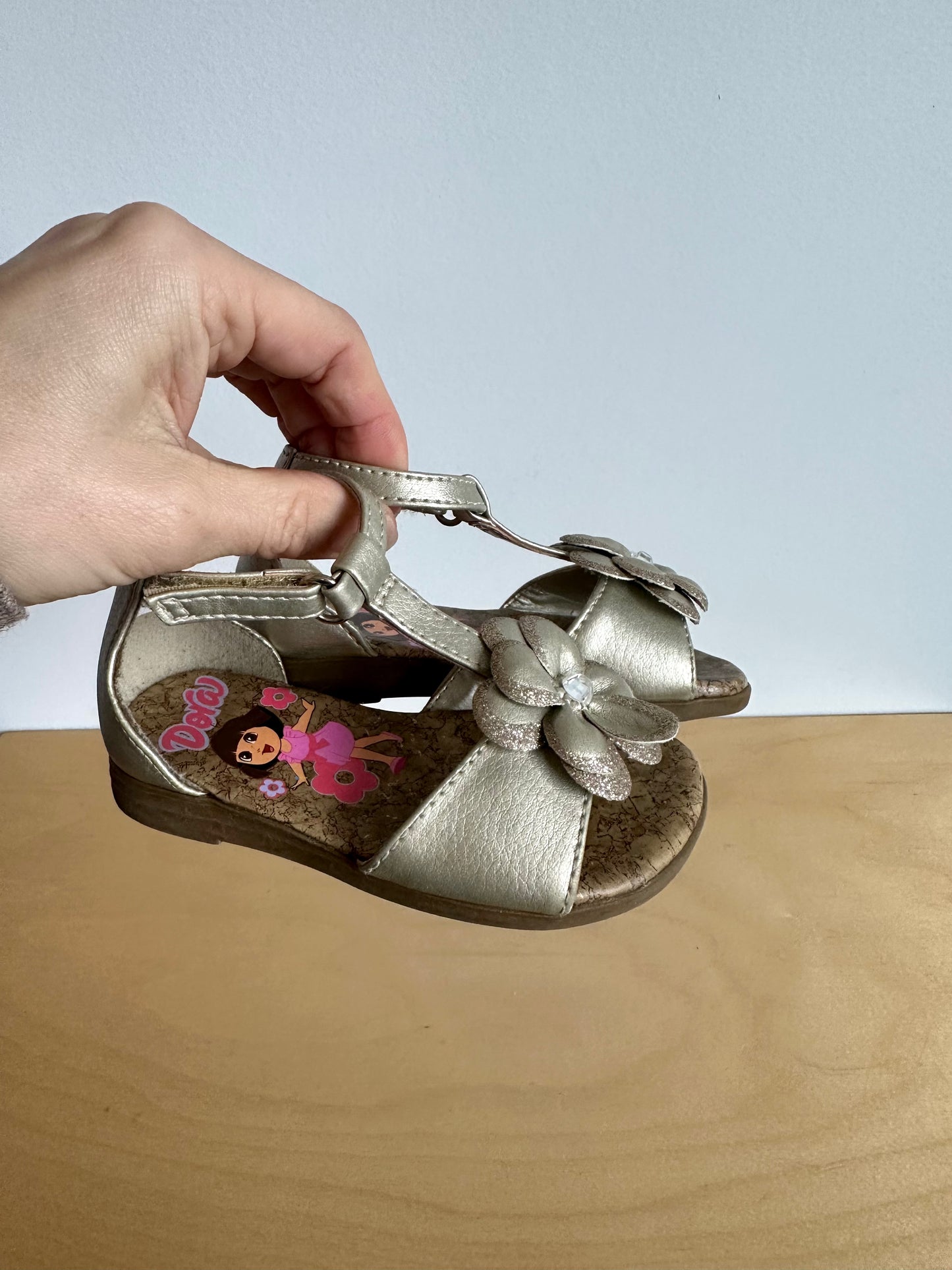 Flower Gold Shiny Sandals / Size 5 Toddler