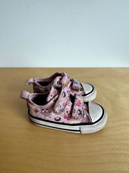 Converse Owl Sneakers / Size 5 Toddler
