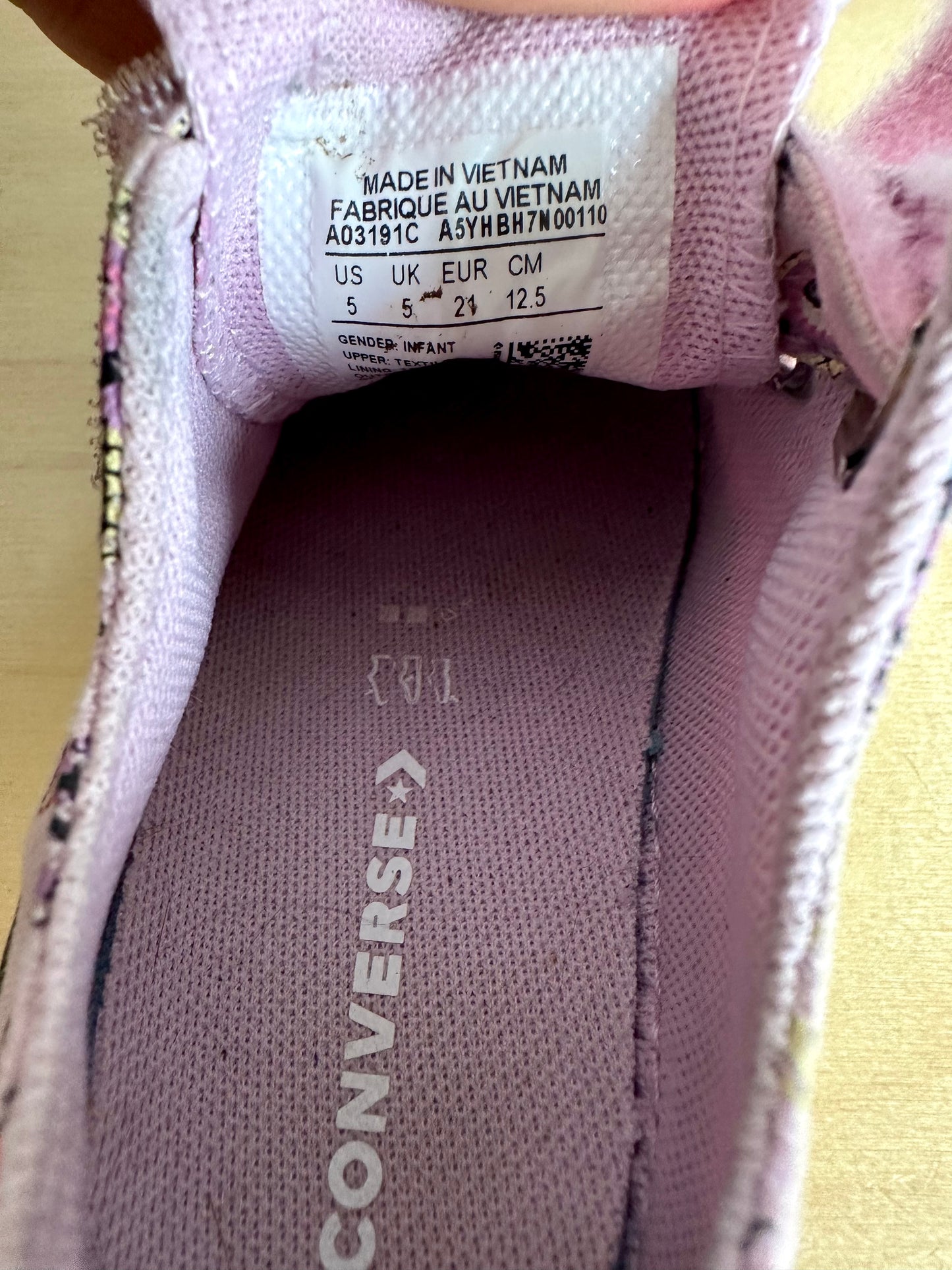 Converse Owl Sneakers / Size 5 Toddler