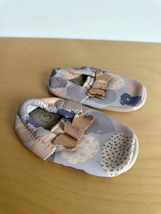 Minimoc Shapes + Pattern Soft Sole Shoes / Size 5 Toddler