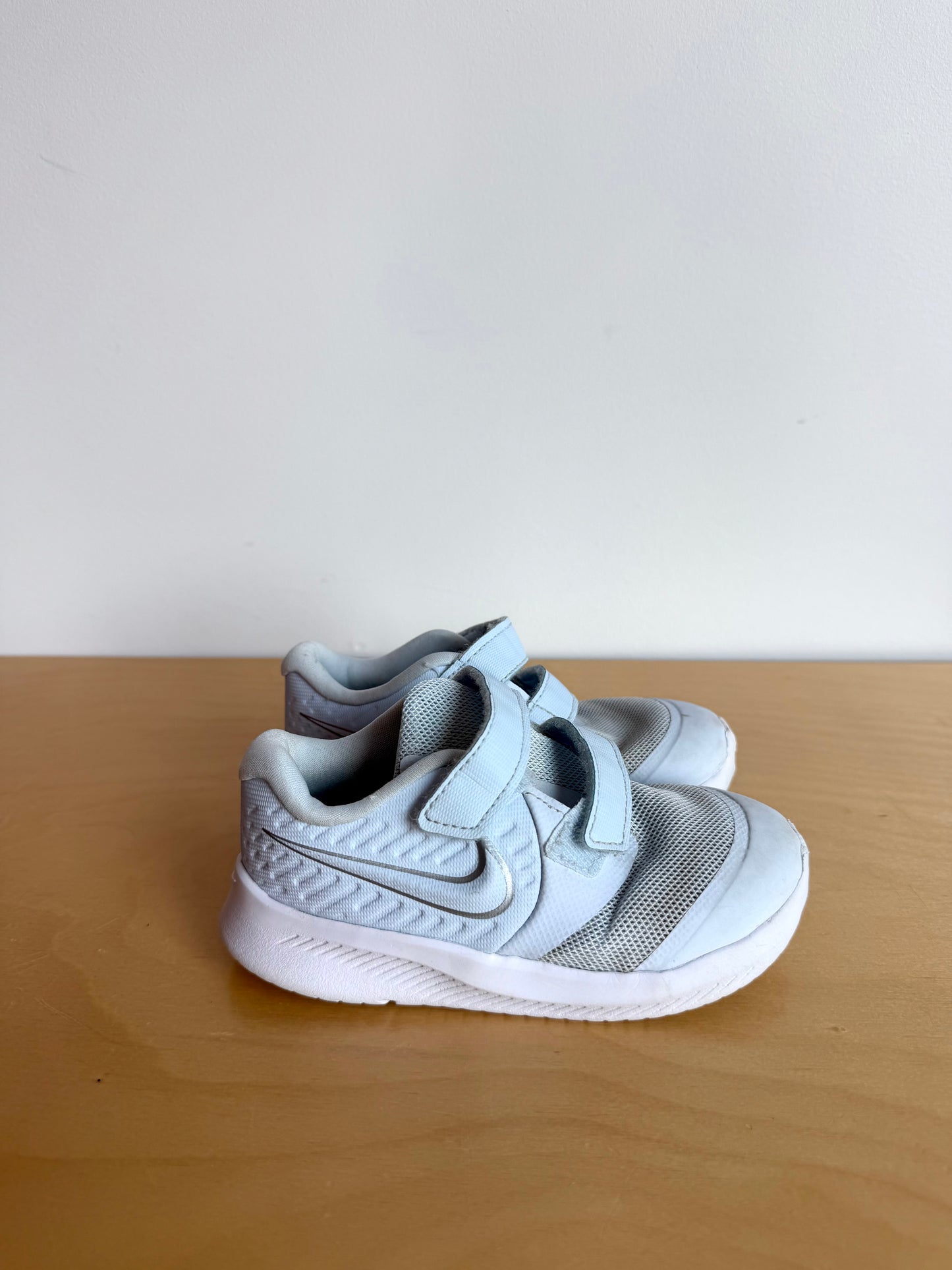 Nike Star Runner Shoes / Size 8 Toddler