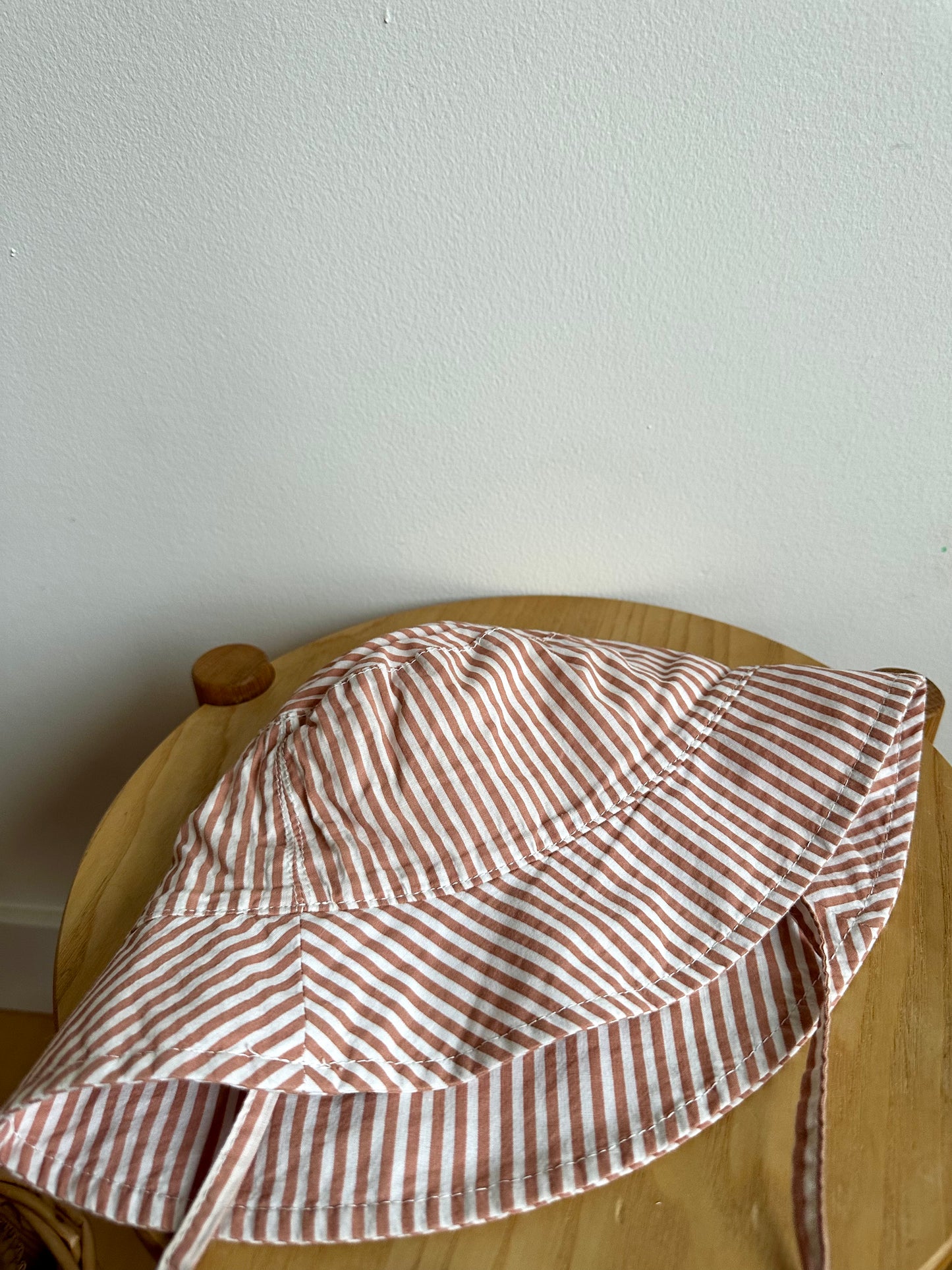 Copper Striped Bucket Hat with Tie / 2-4T