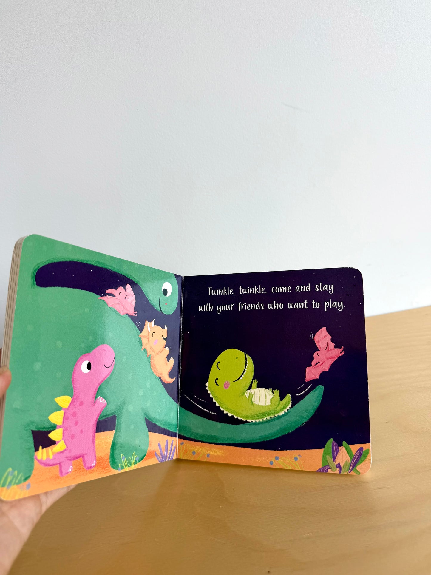 Twinkle, Twinkle, Dinosaur Book / 0-3 years