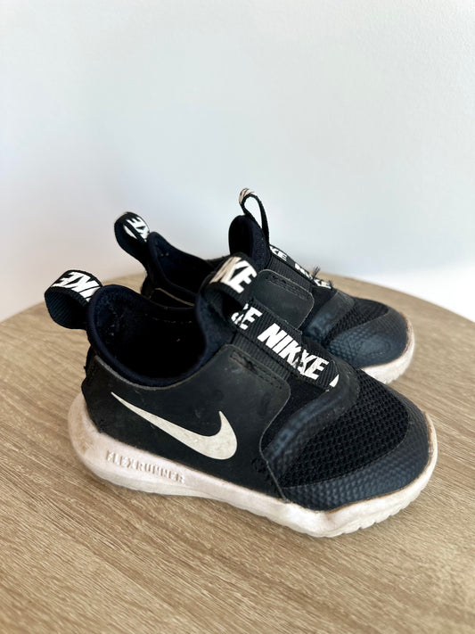 Nike Black Sneakers / Size 4.5 Toddler