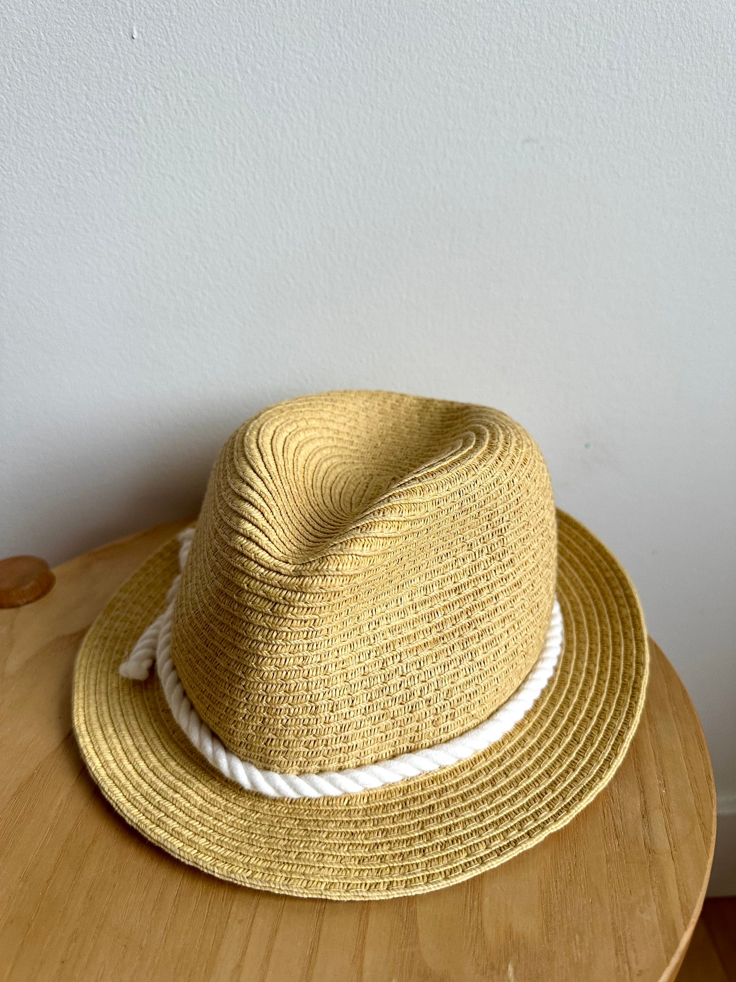 Oshkosh Sun Hat/ 2-4T (No Shipping)