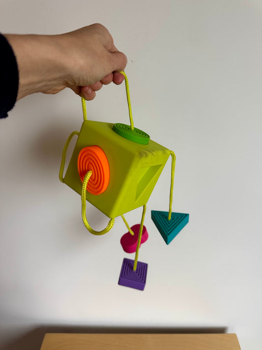 Fat Brain Toys OombeeCube (No Shipping)