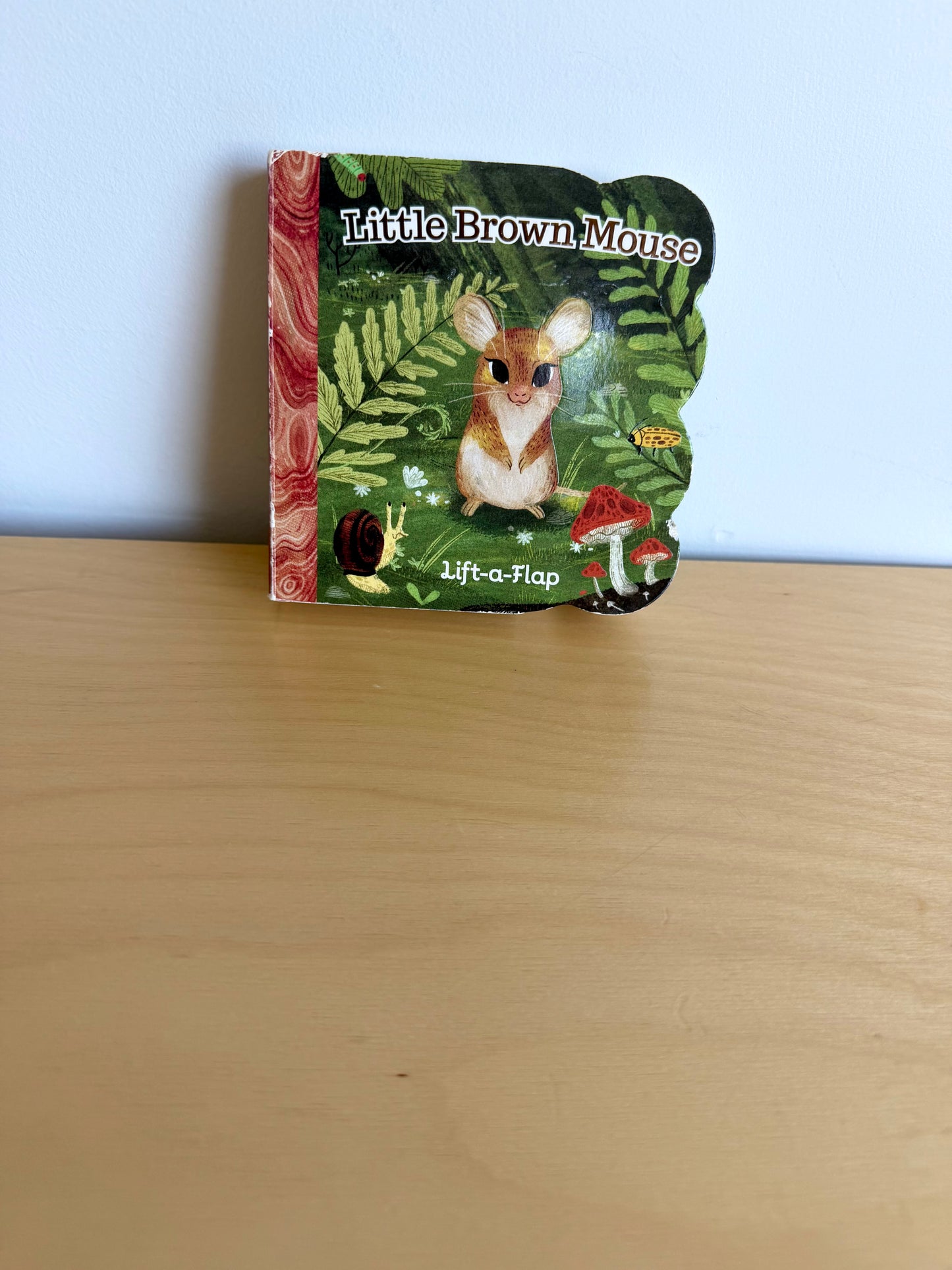 Little Brown Mouse Lift-a-Flap Board Book / 1-3 years