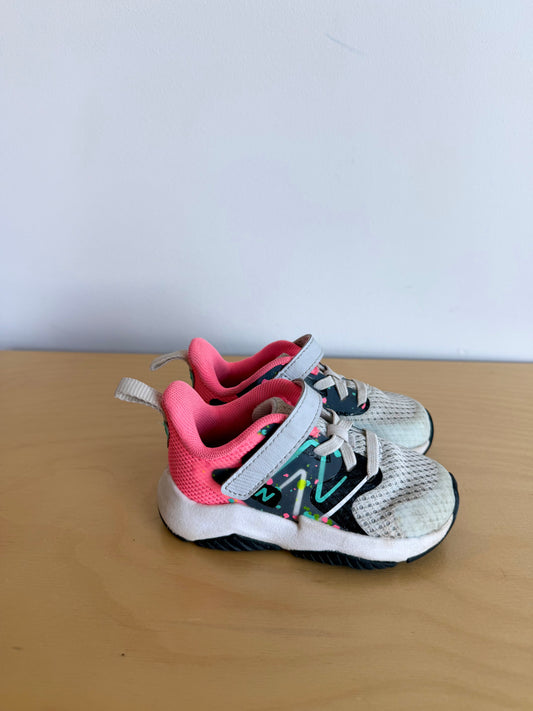 New Balance Pink Runners / Size 5.5 Toddler