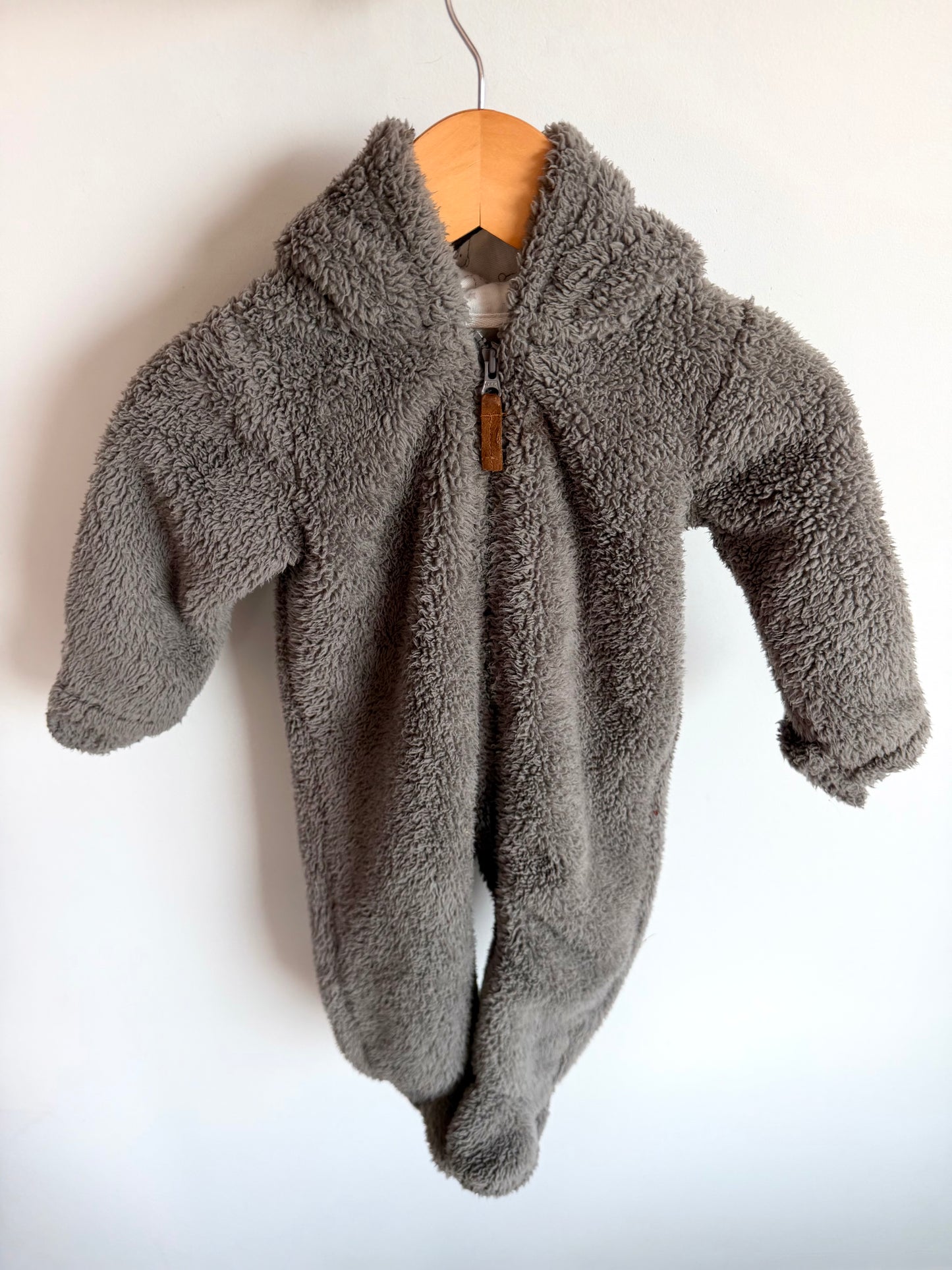 Bear Fuzzy Fold Over Hands Bunting Suit / 9m