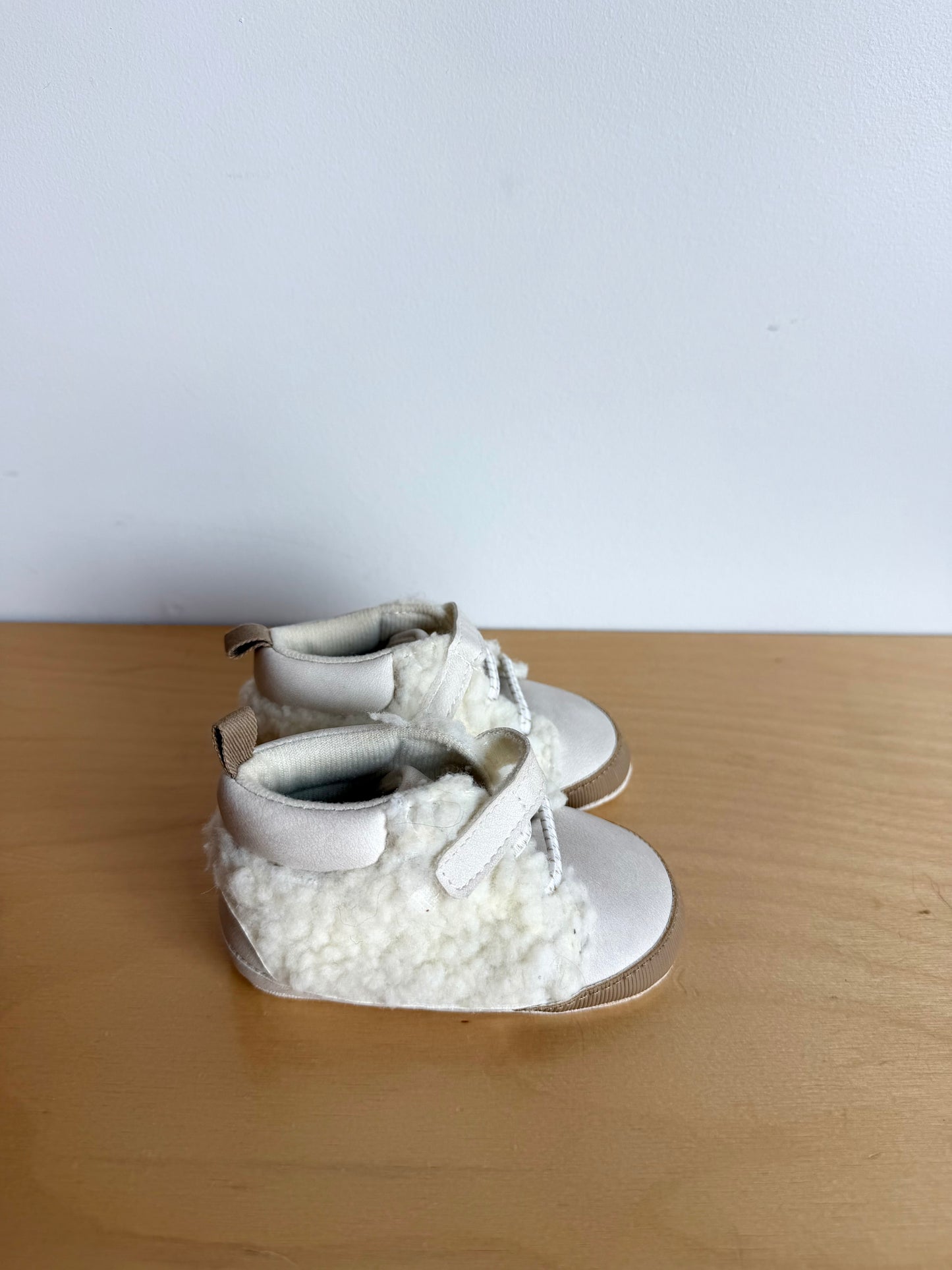 Cream Wooly Shoes / 3-6m
