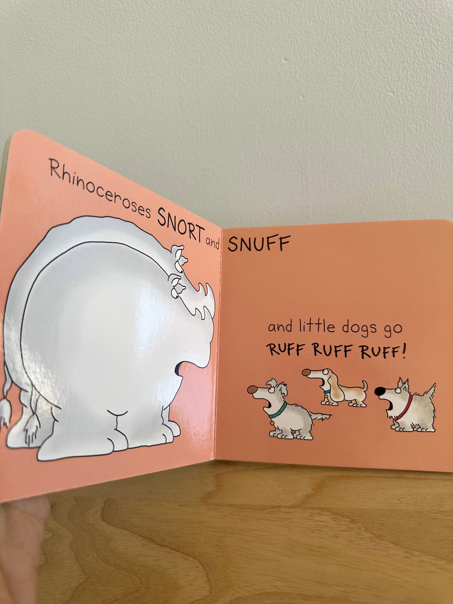Moo, Baa, La La La Board Book / 0-3 years