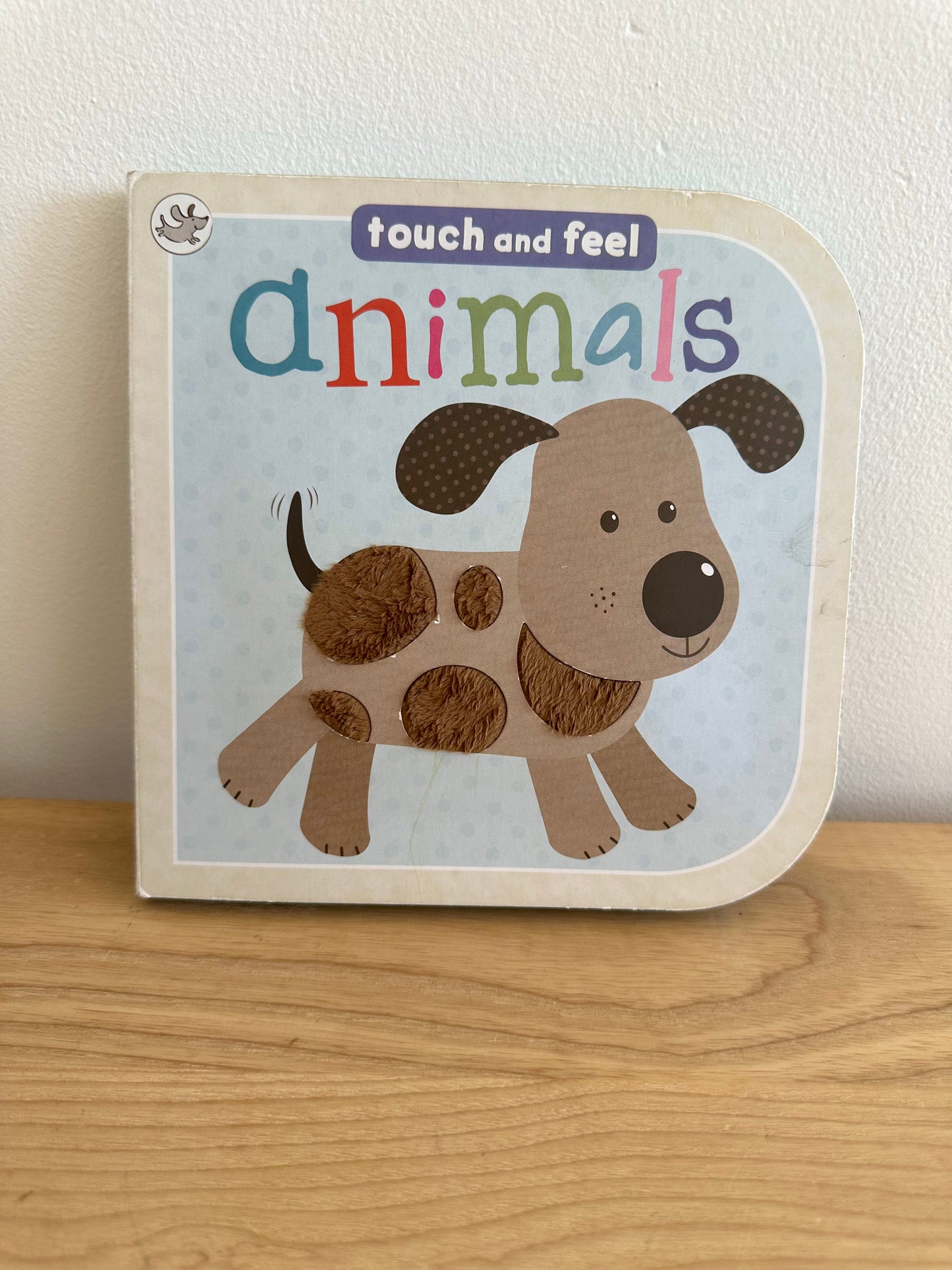 Touch and Feel Animals Board Book / 0-2 years