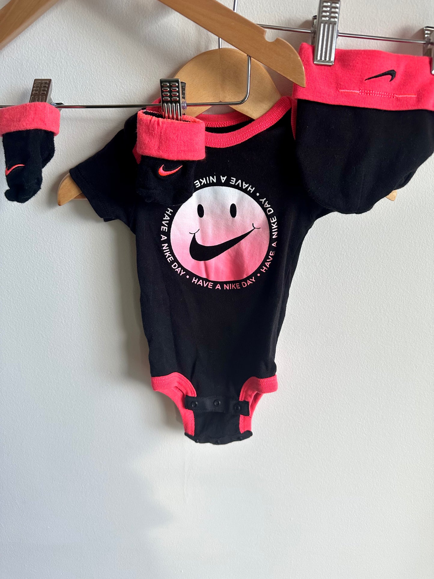 Bike Smiley Face Bodysuit, Hat, Booties / 0-6m