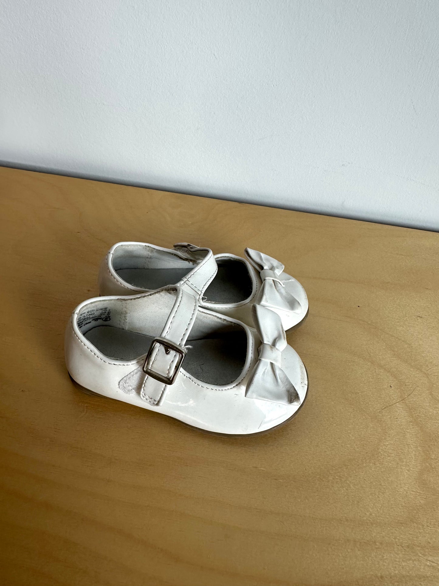 White Bow Ballet Shoes (PLAY) / Size 5 Toddler