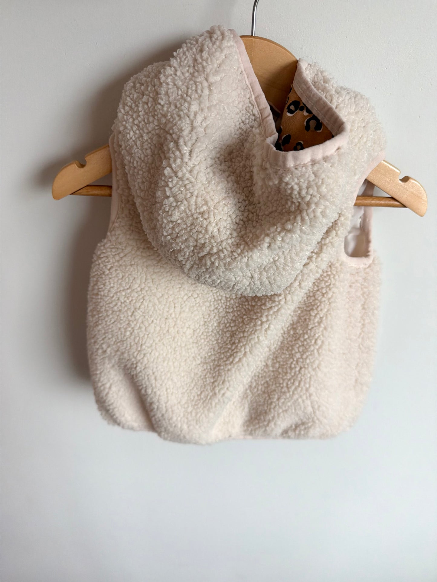 Cream Hood Pocket Vest / 24m