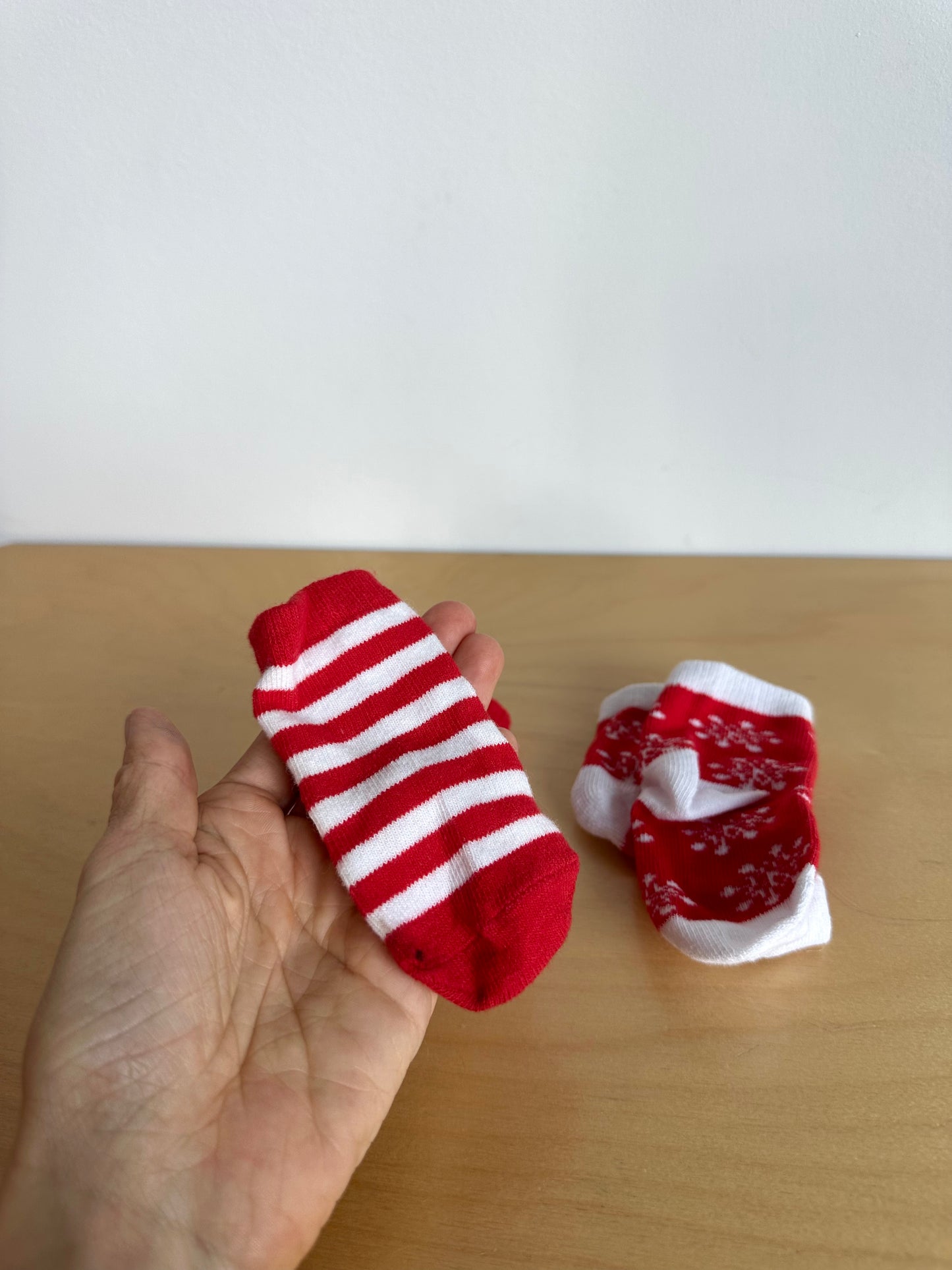 Christmas Red Socks (2) / 3-6m?