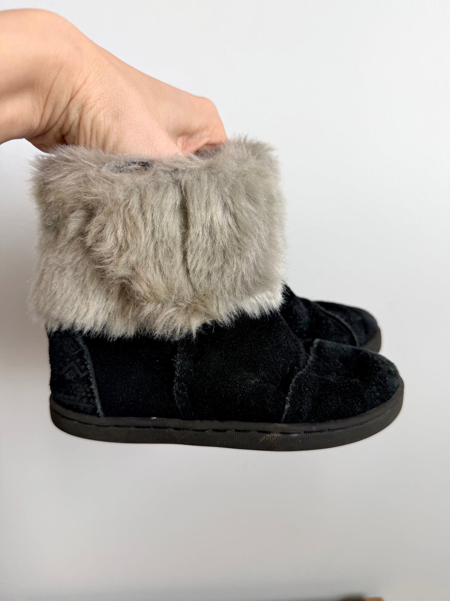 Toms Seude Boots with Grey Fur / Size 9 toddler
