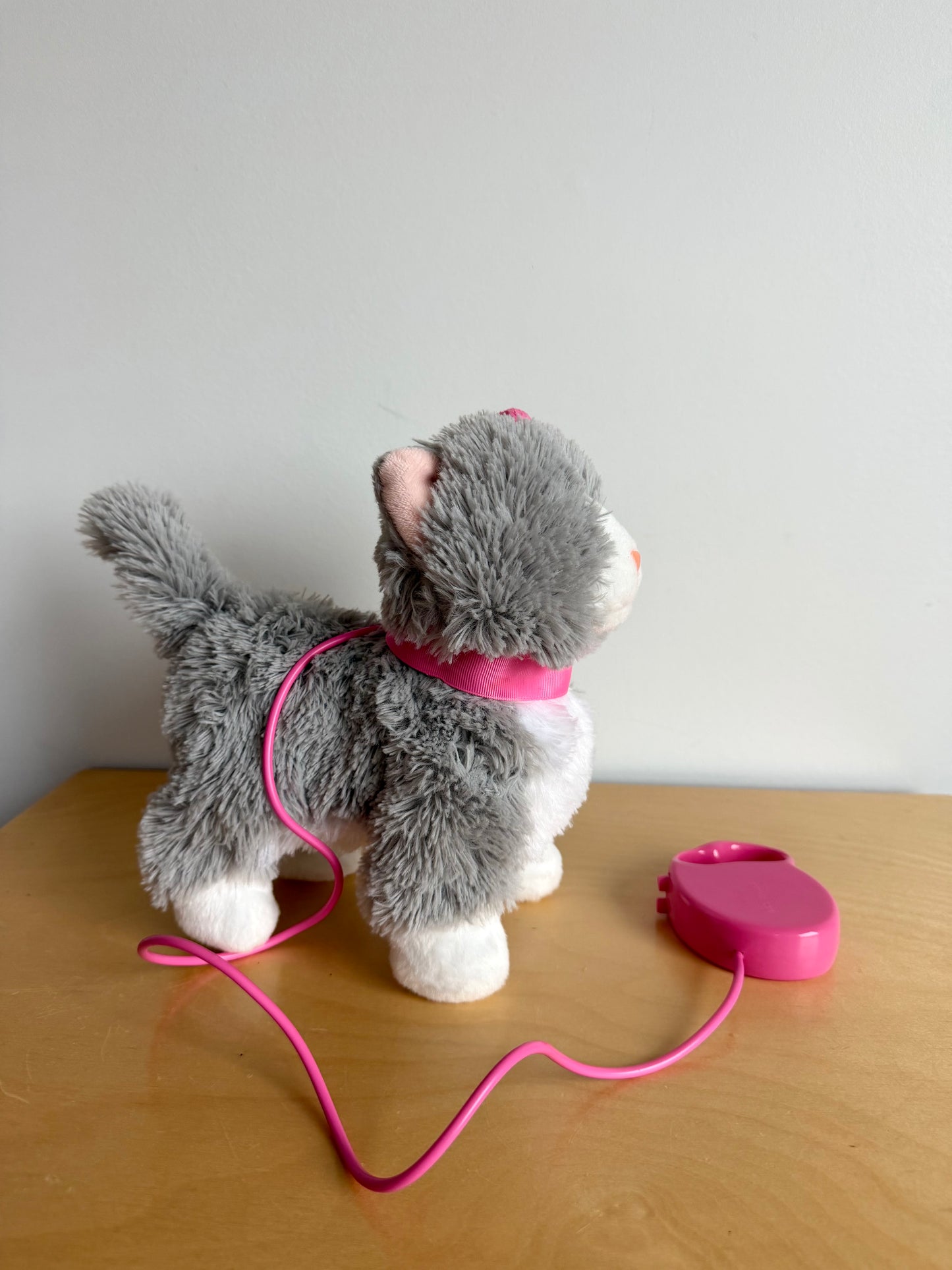 Cat Walking and Meowing Toy (No Shipping)