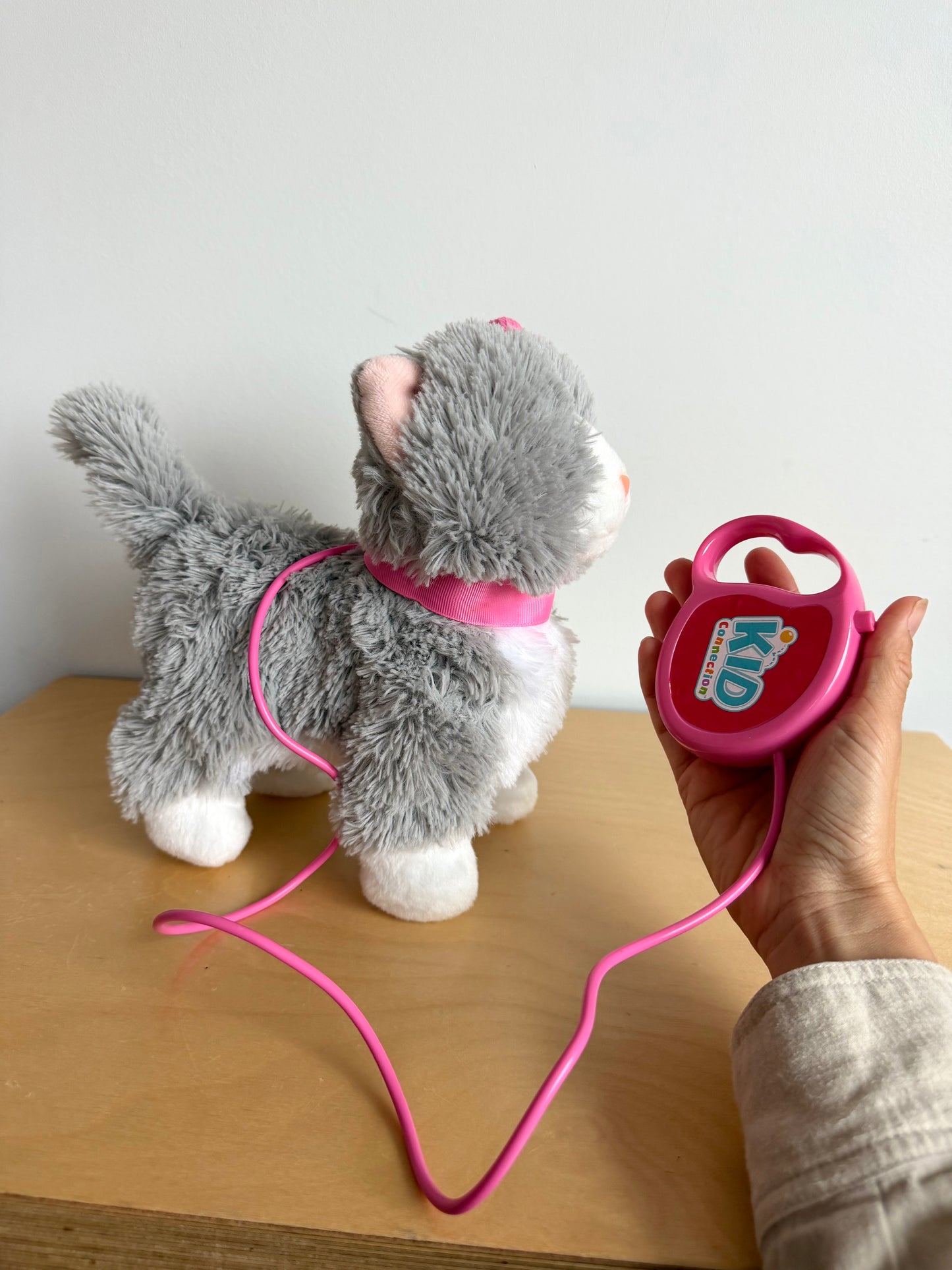 Cat Walking and Meowing Toy (No Shipping)