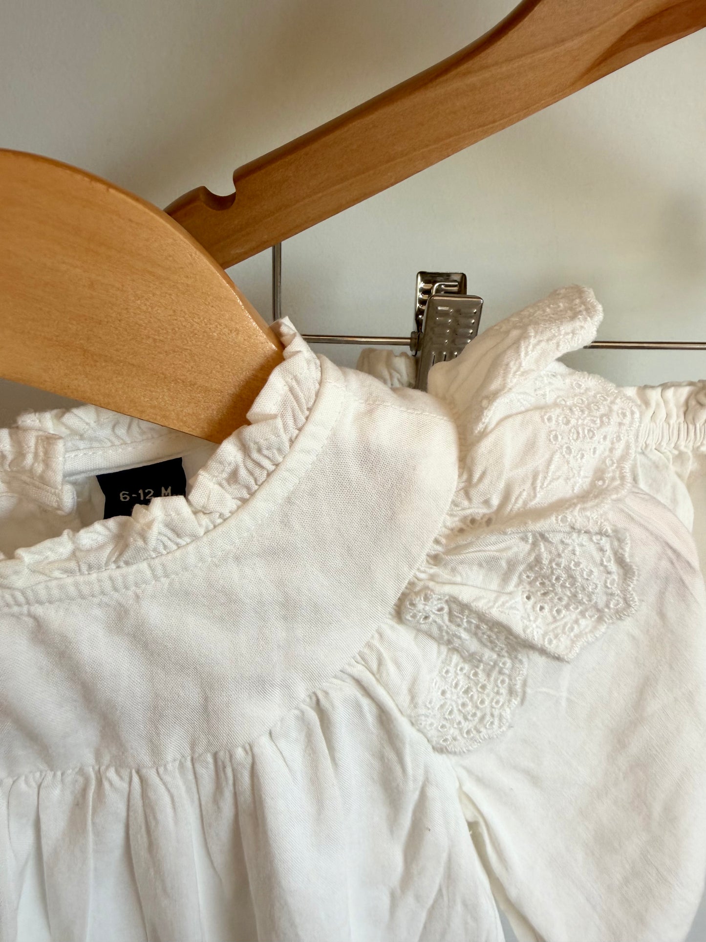 White Eyelet Sleeve Top + Bloomer Set / 6-12m