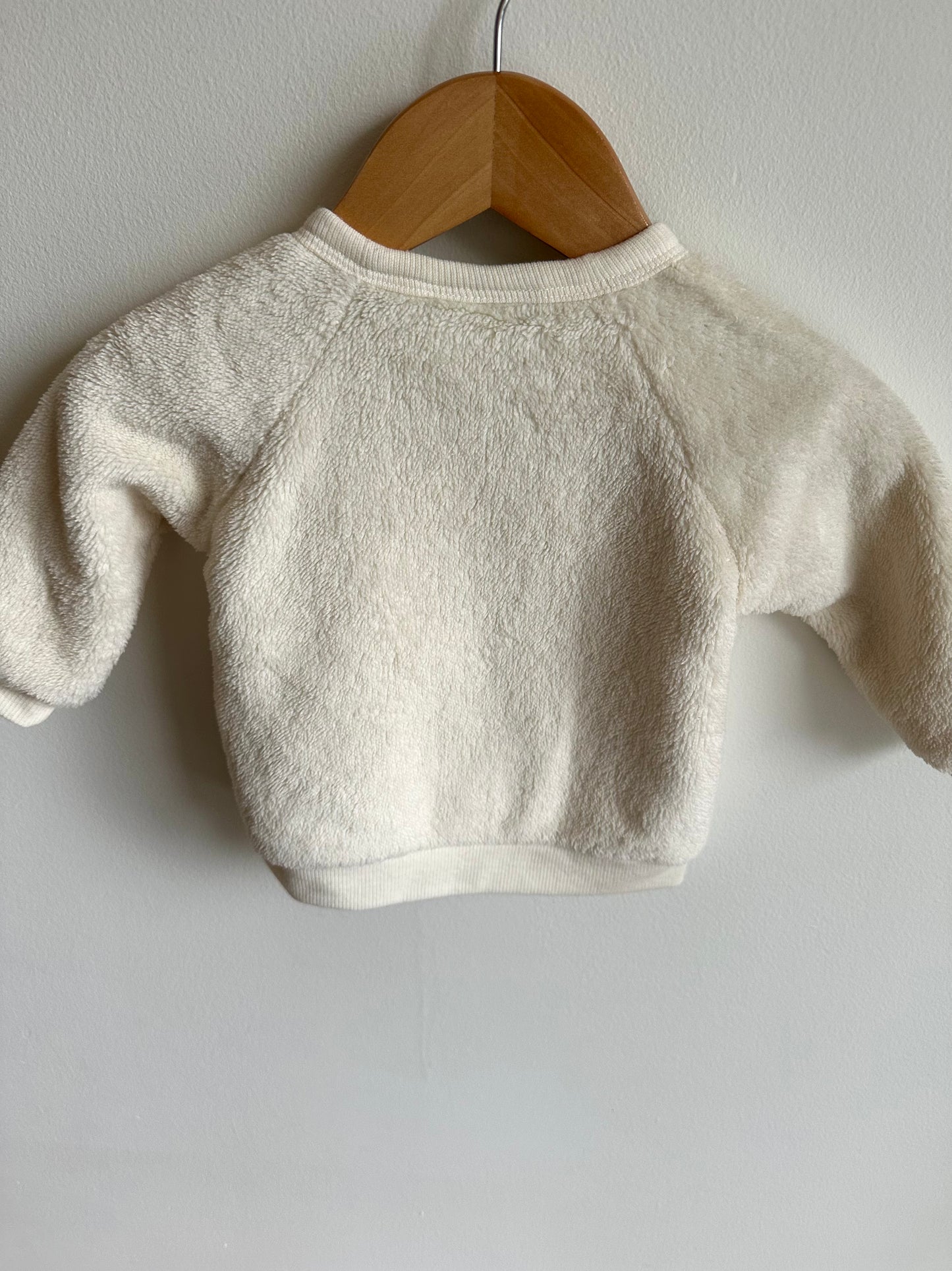 Bear Fuzzy Sweater / 6m