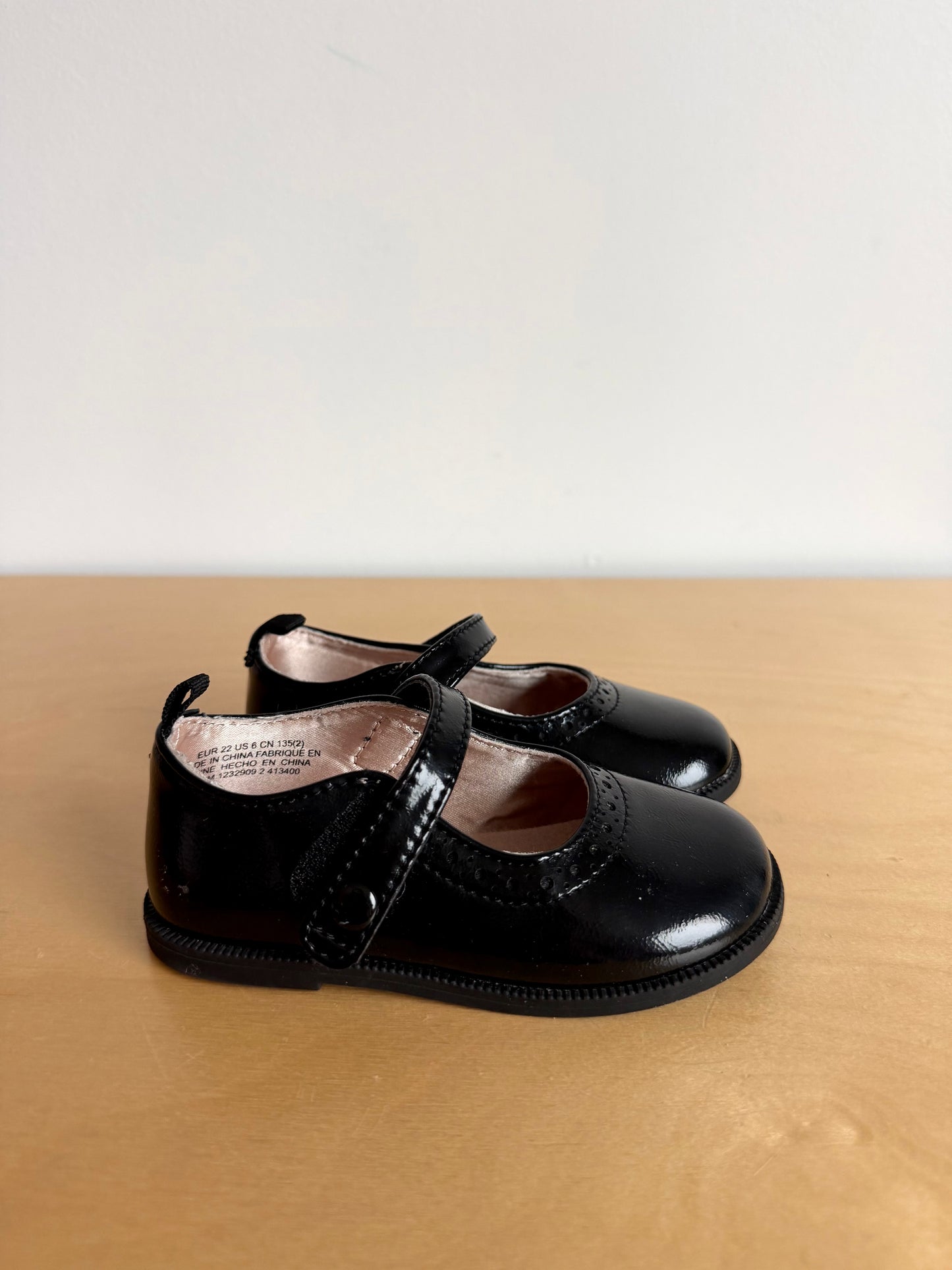 H&M Black Mary Jane Shoes / Size 6.5 toddler
