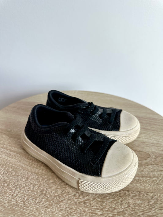 People Sneakers with Elastic Laces / Size 5 Toddler