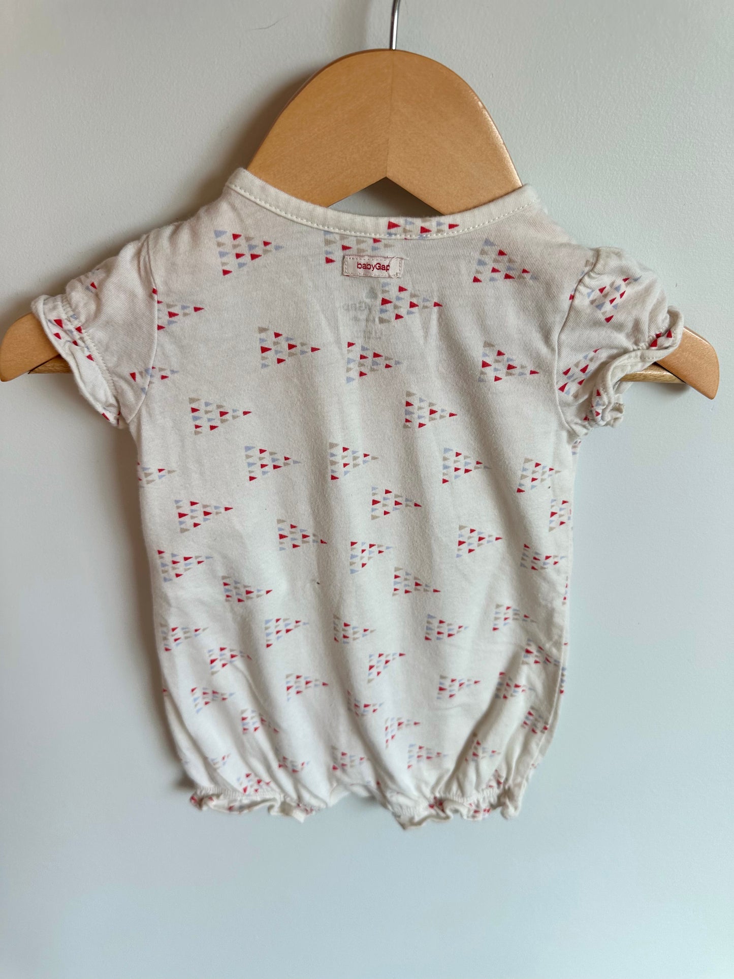 Gap Triangle Pattern Romper / 0-3m