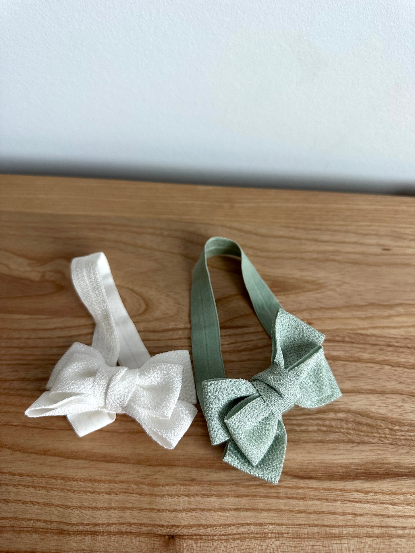 White + Moss Bow Headbands (2) / 0-6m