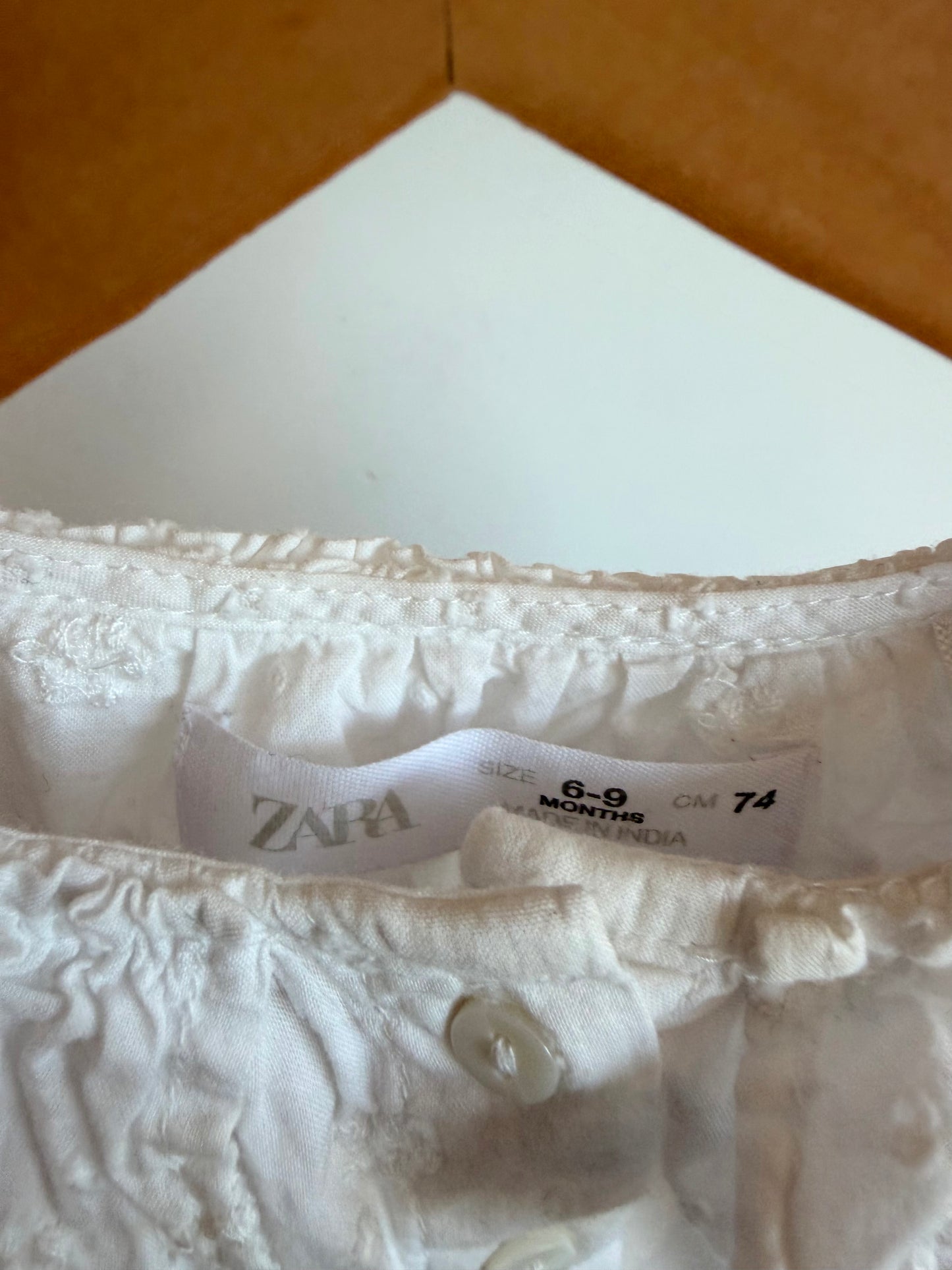 White Scallop Collar Embroidery Flowers Top / 6-9m