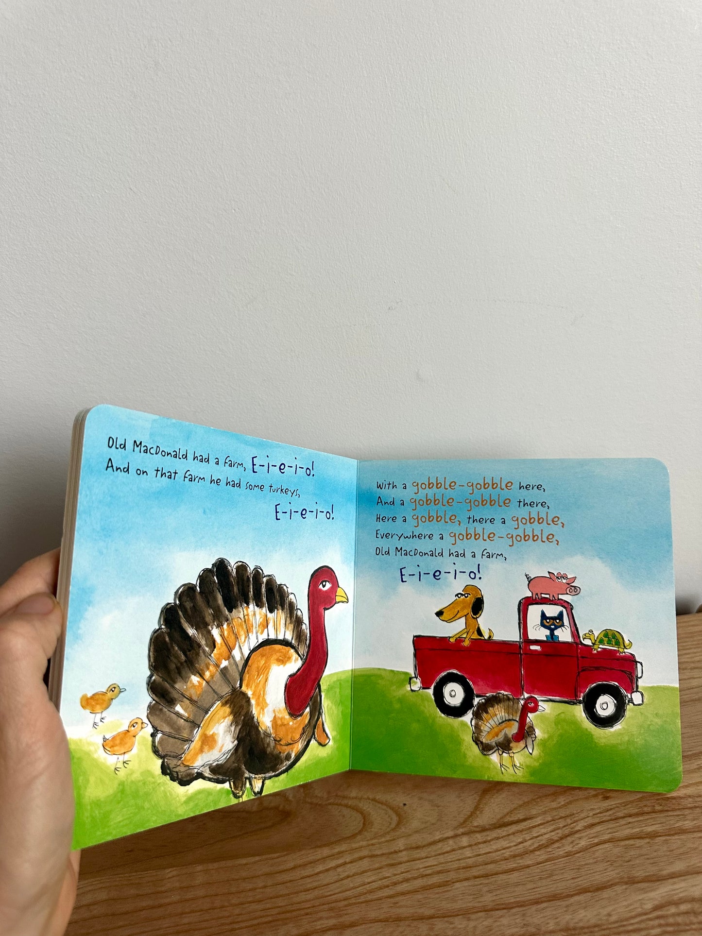 Pete the Cat Old MacDonald Had a Farm Board Book / 1-4 years