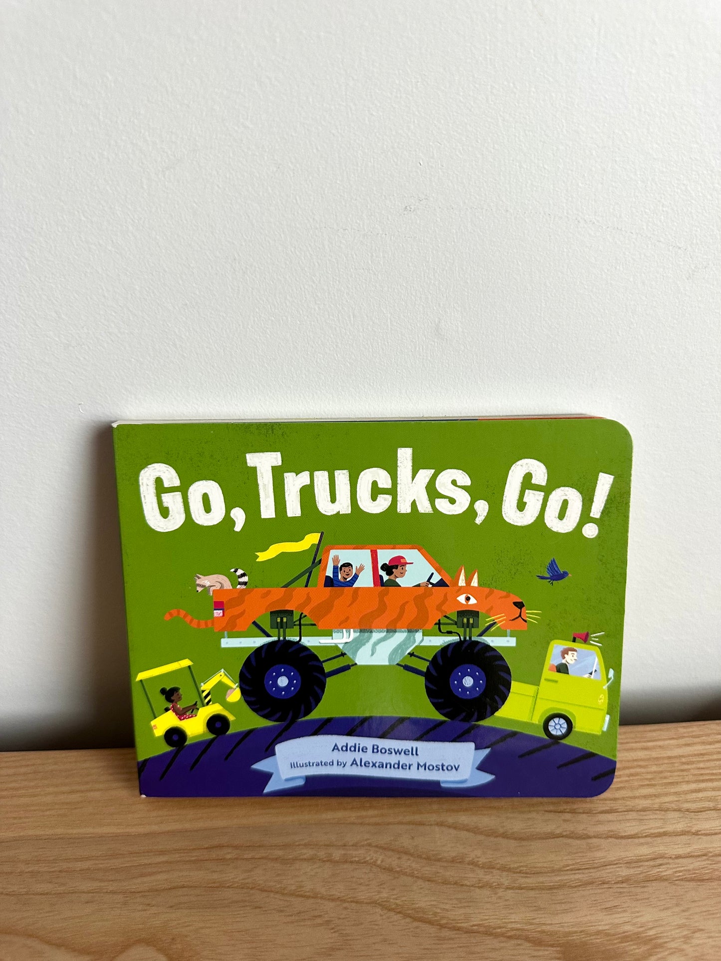 Go, Trucks, Go! Board Book / 0-3 years