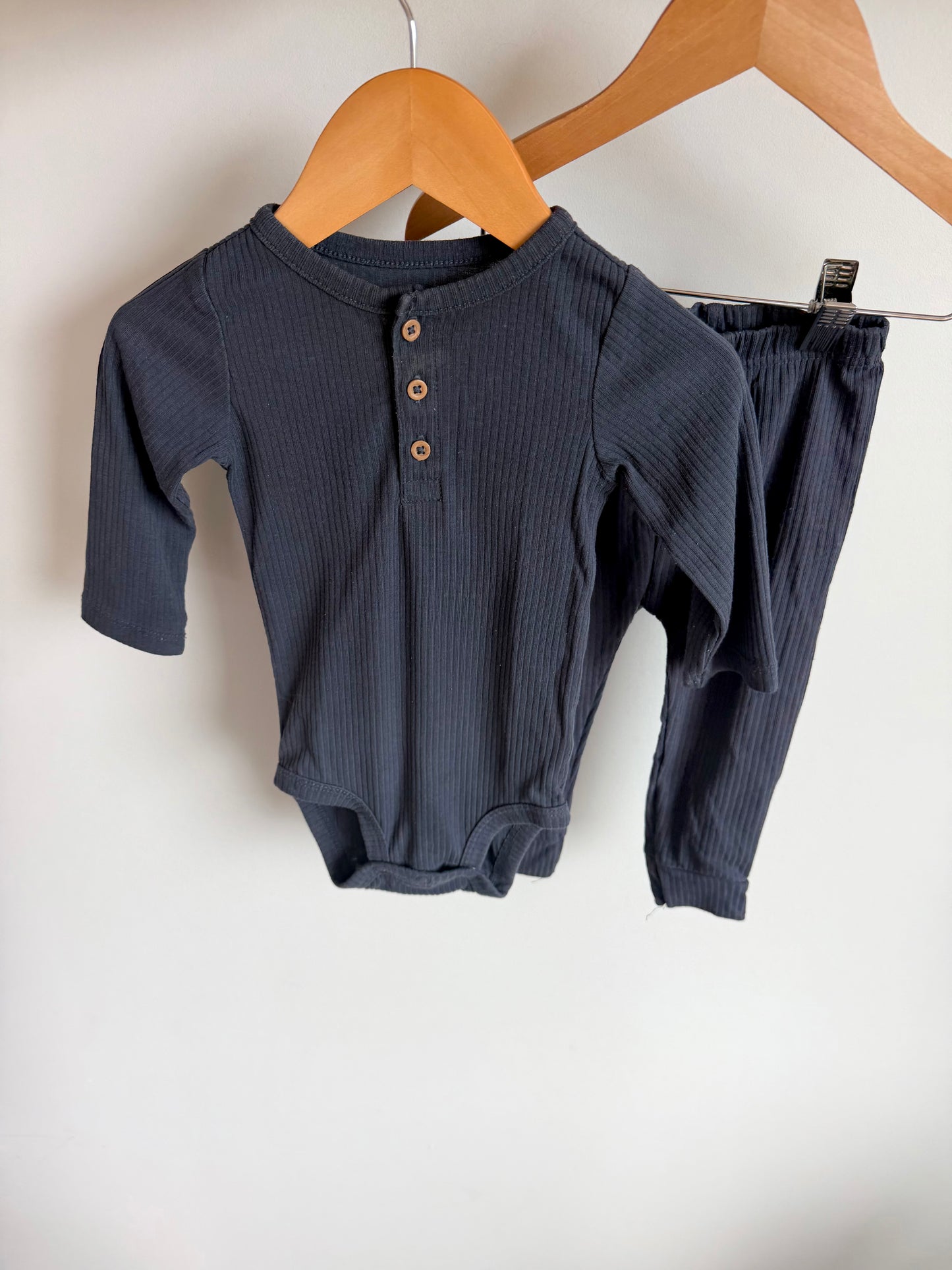 Slate Ribbed Bodysuit + Pants Set (PLAY) / 12m