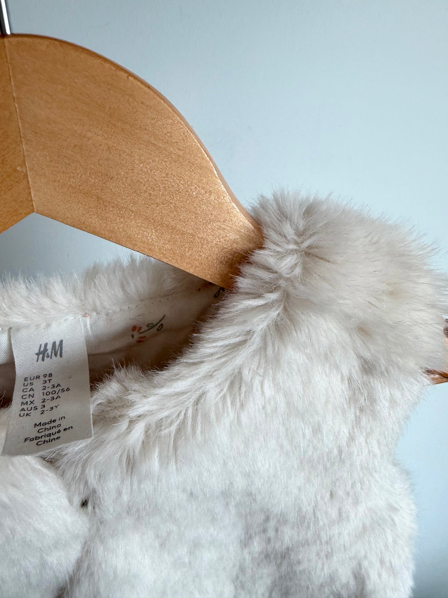 White Fluffy Vest / 2-3T