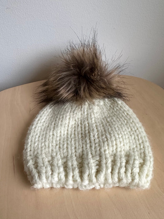 Cream Toque with Pom Pom / 6-12m?