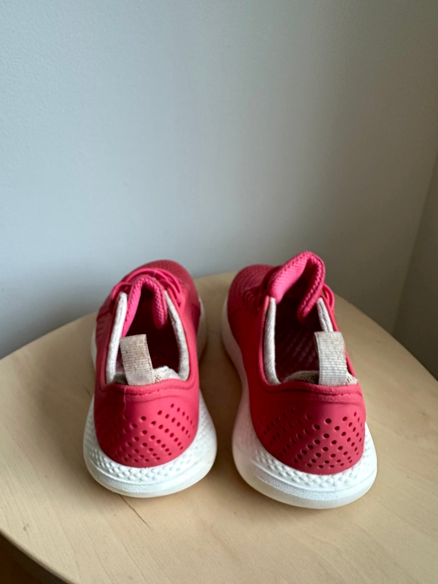 Crocs Pink Runners / Size 1 Big Kids