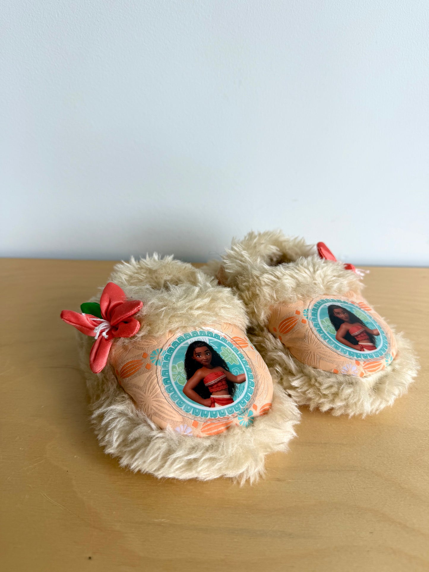 Disney Moana Slippers / 5-6 Toddler