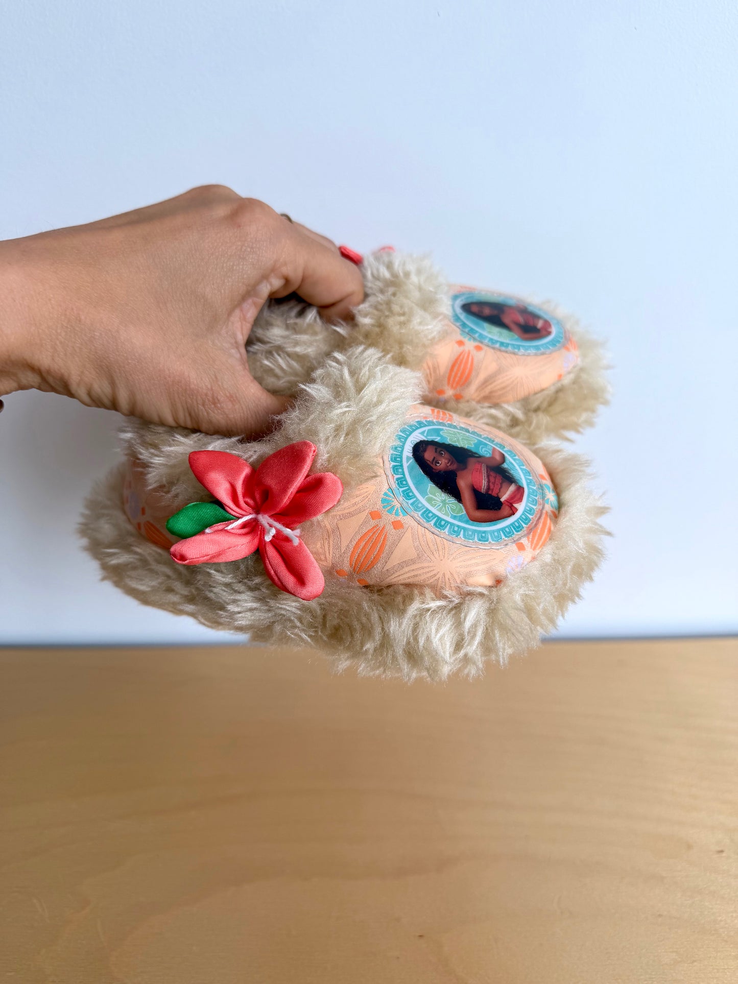 Disney Moana Slippers / 5-6 Toddler