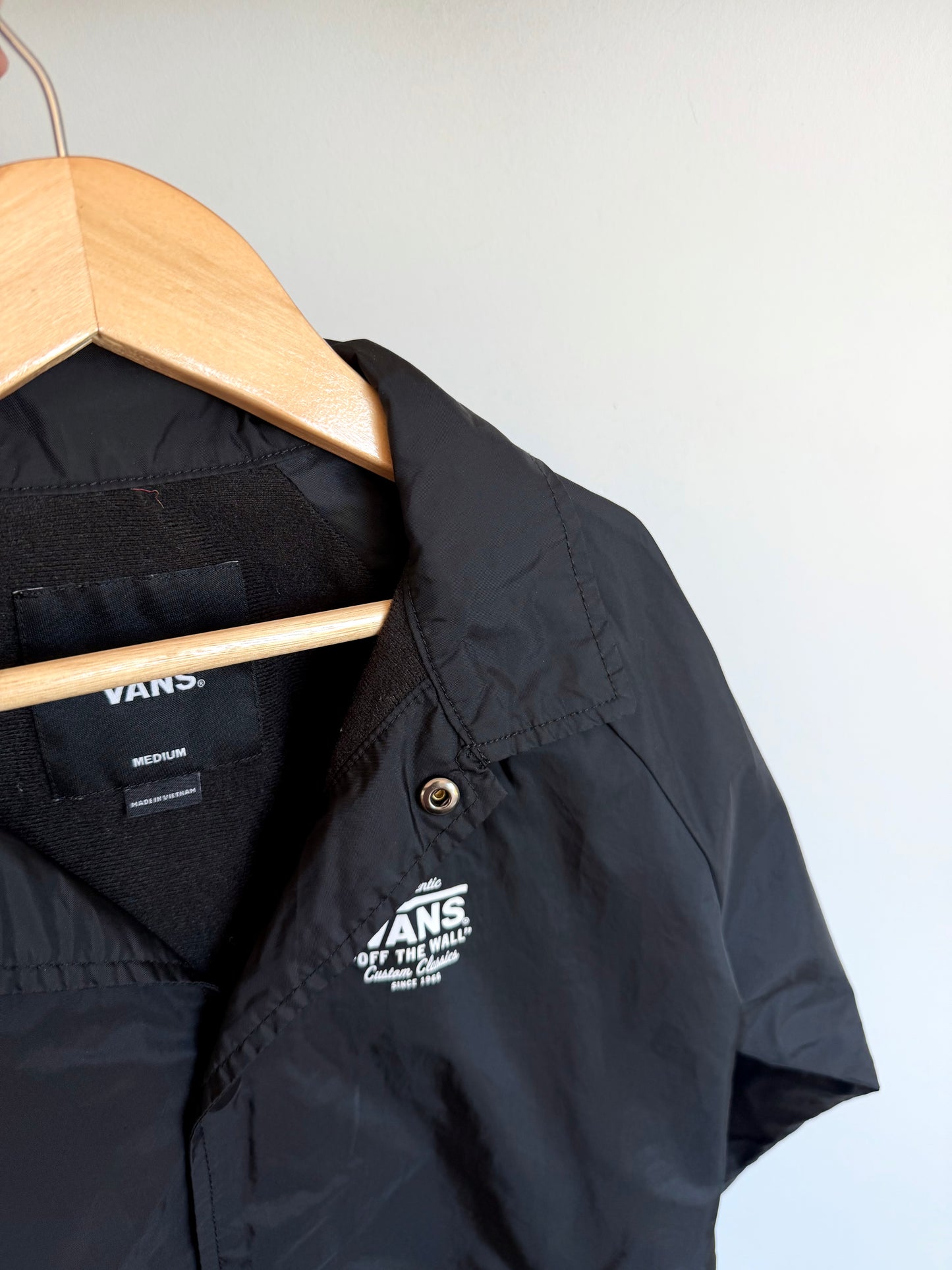 Black Vans " Off the Wall" Windbreaker / (Medium) 10 years?