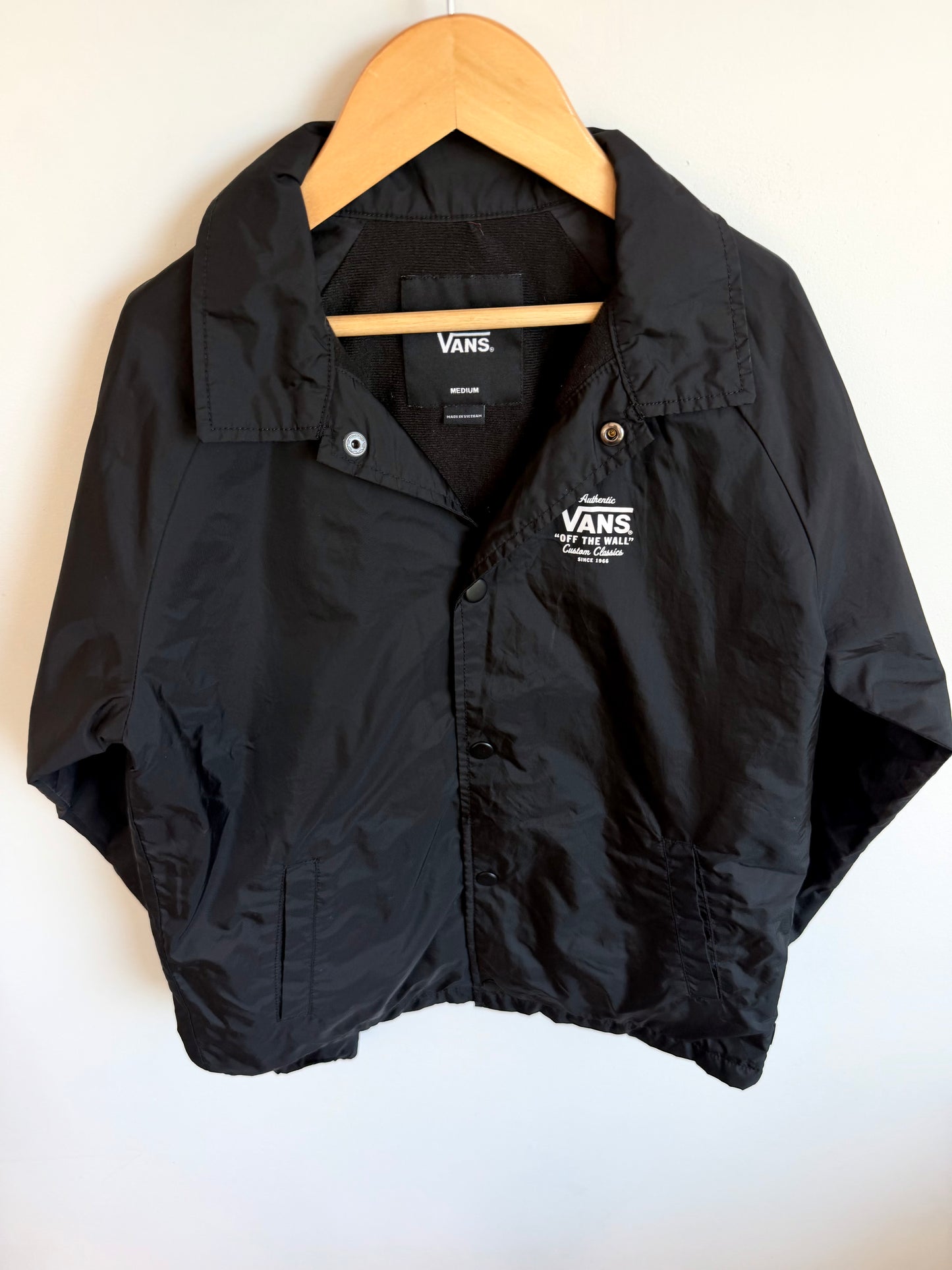 Black Vans " Off the Wall" Windbreaker / (Medium) 10 years?