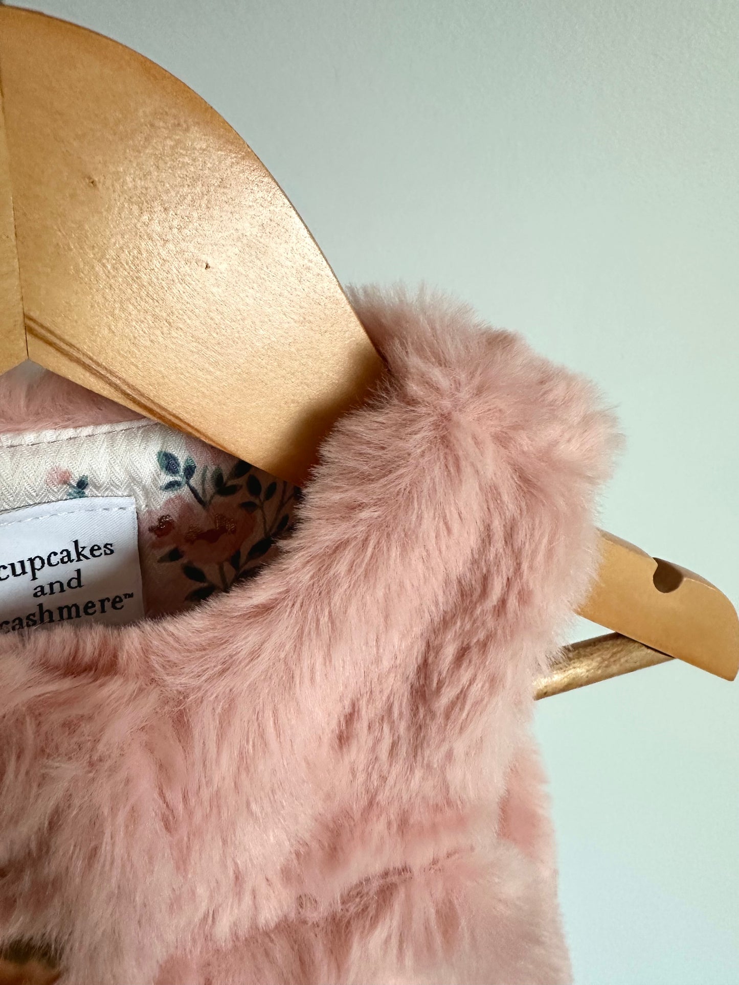 Pink Fuzzy Vest / 3-6m