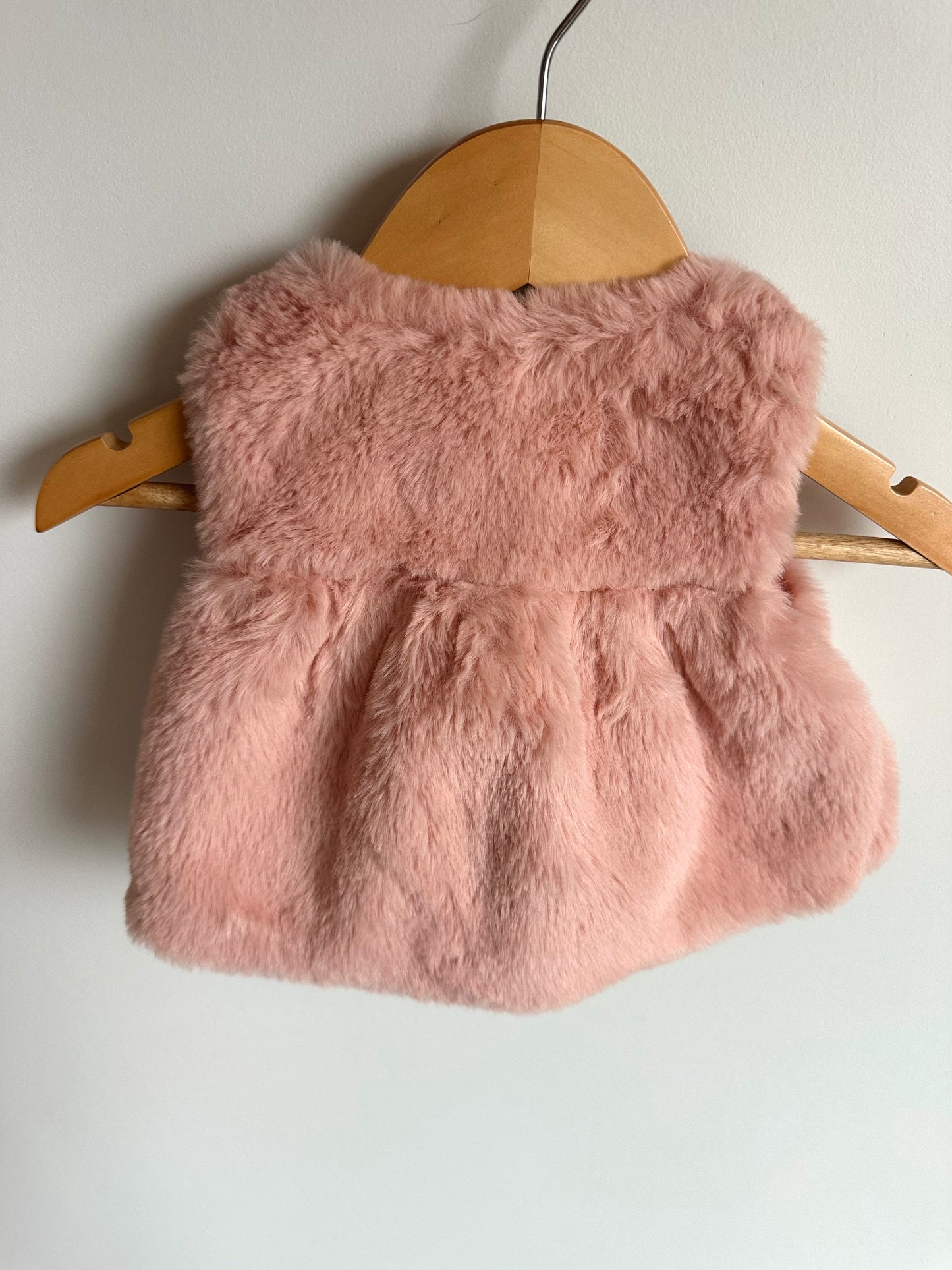 Pink Fuzzy Vest / 3-6m