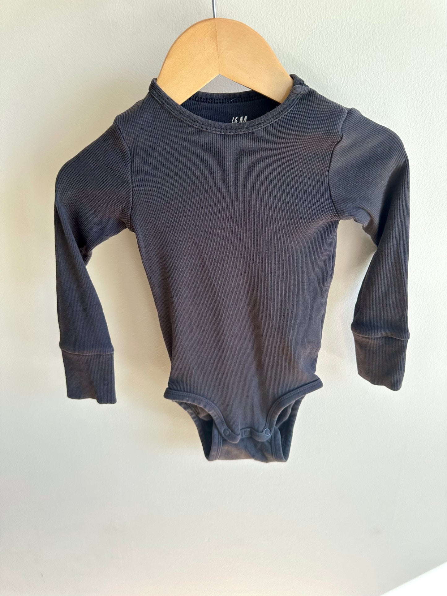 H&M Organic Ribbed Bodysuit / 12-18m