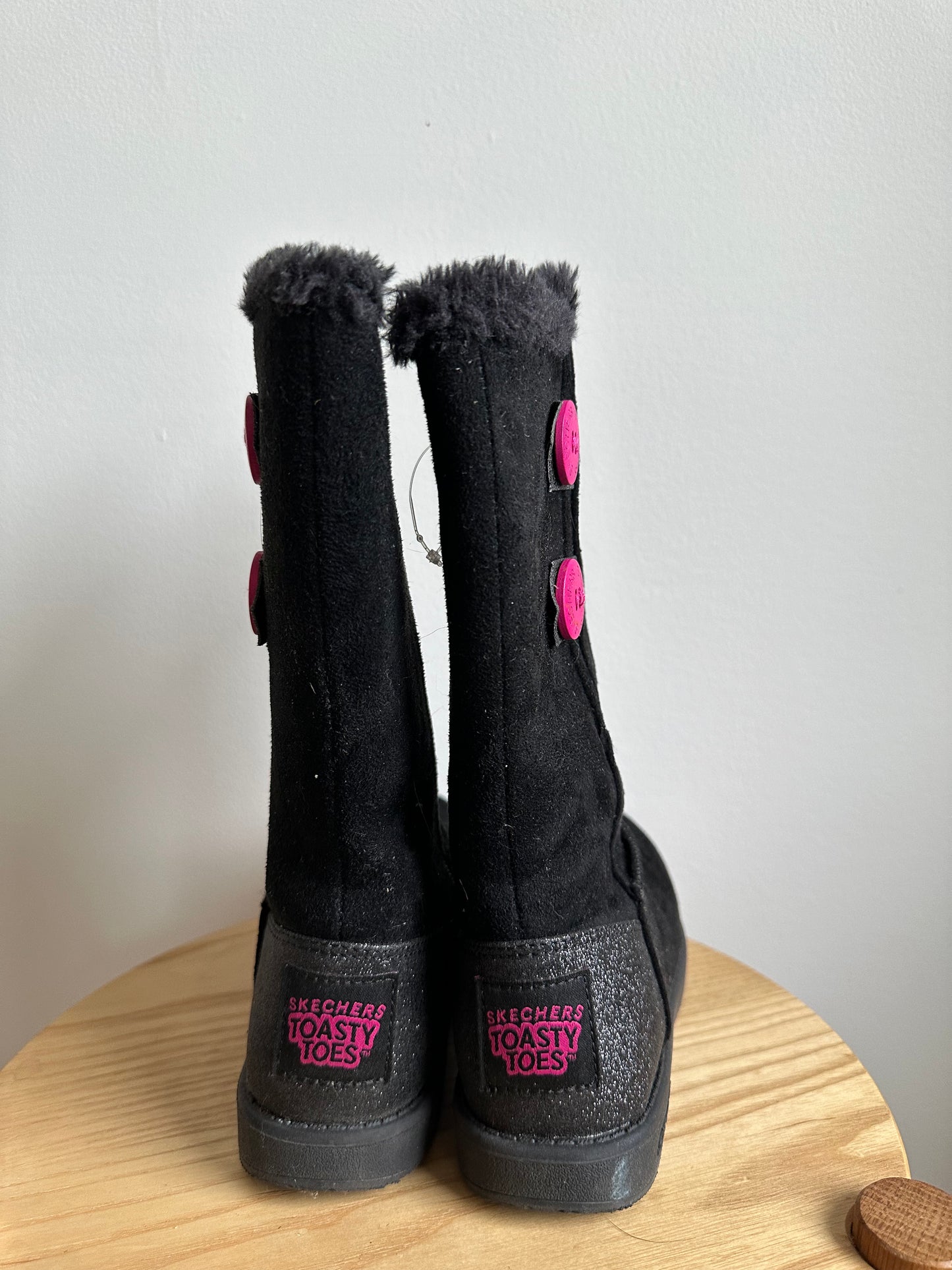 Sketchers Black Boots with Pink Buttons / Size 1 Big Kids (No Shipping)