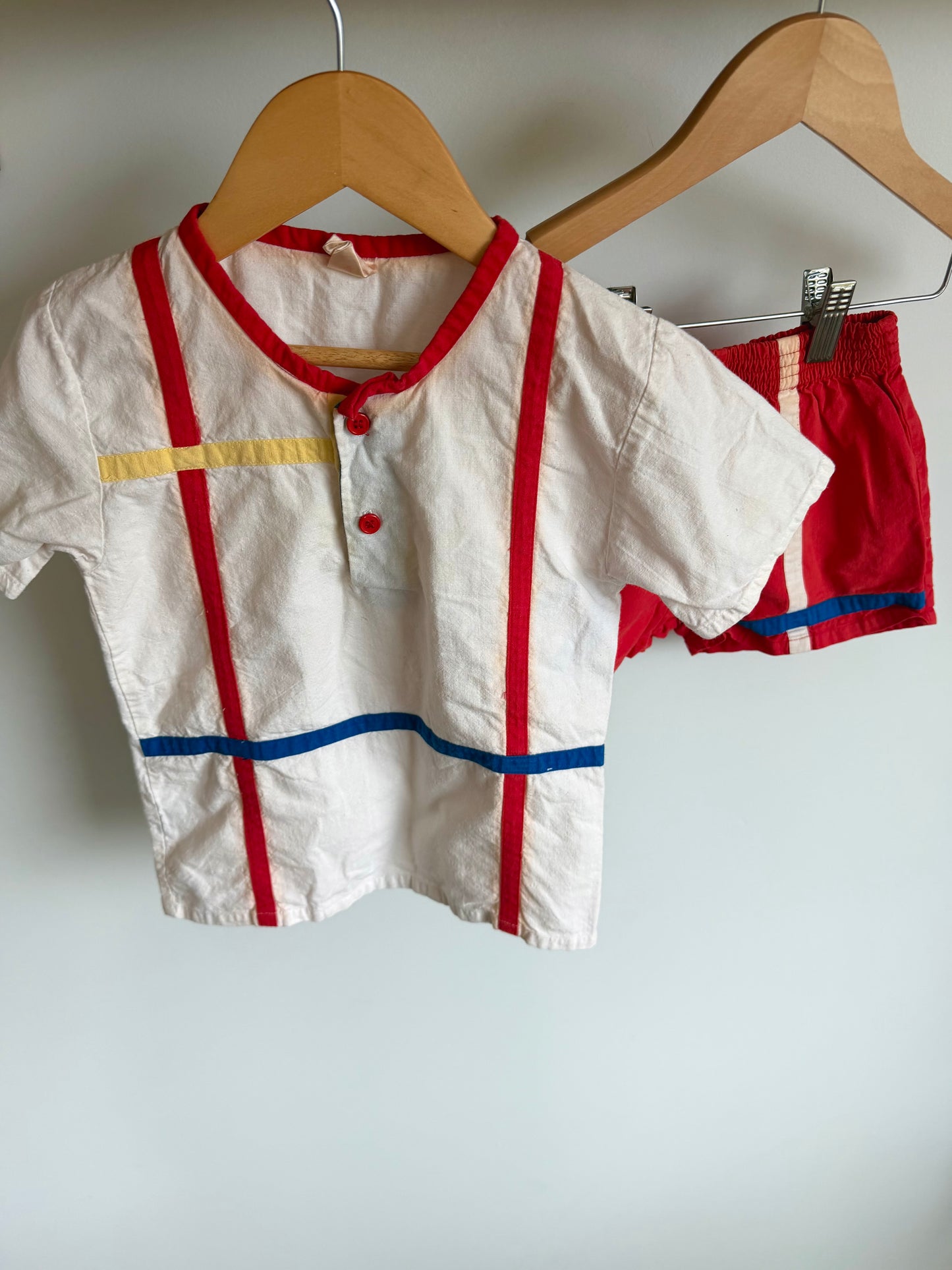 Vintage Stripes Red T-Shirt + Shorts Set / 3T