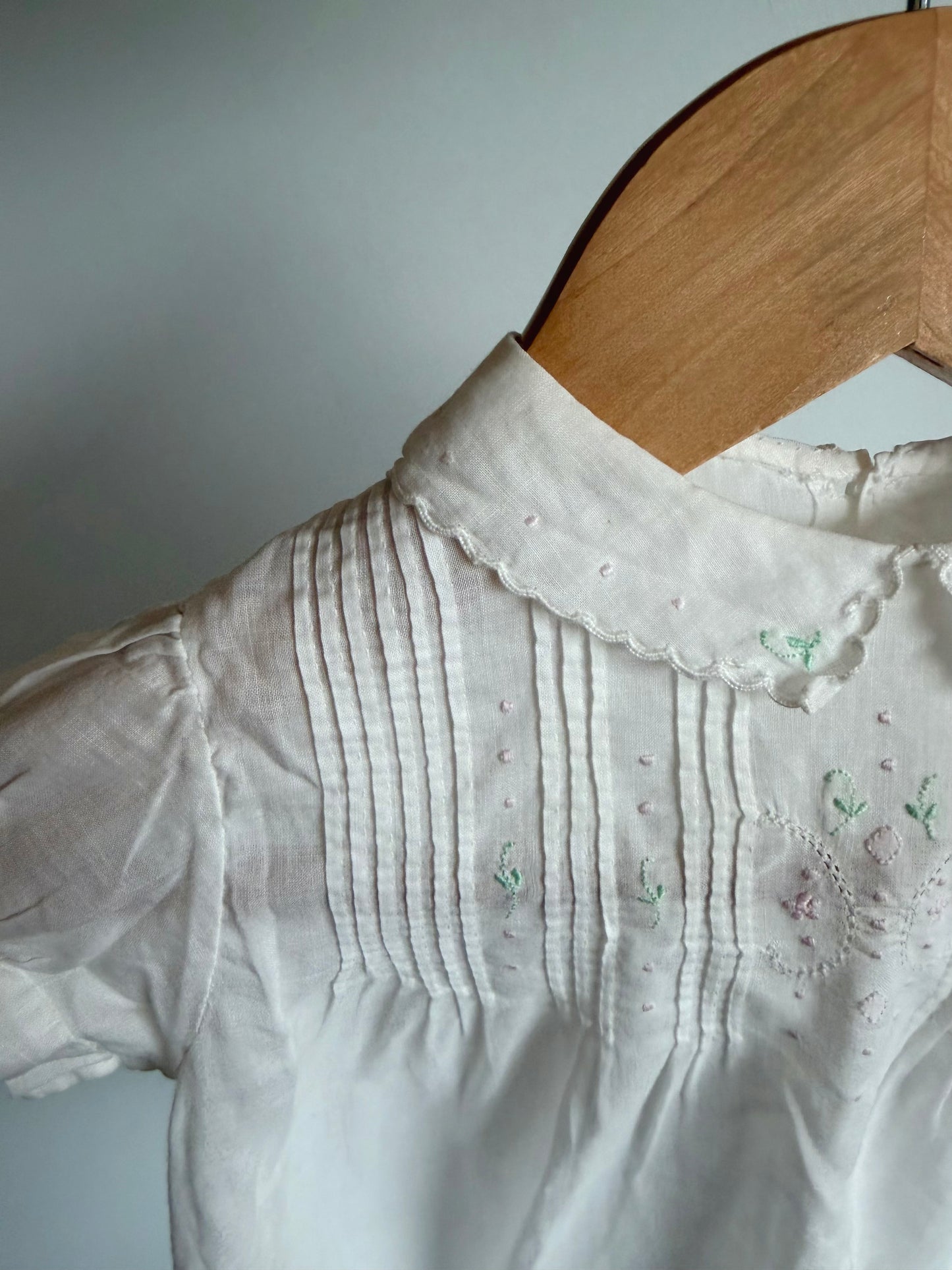 Vintage Dainty Cream Embroidery Dress / 0-6m?