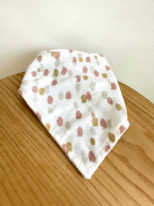 Spotted Triangle Bib / 3-12m