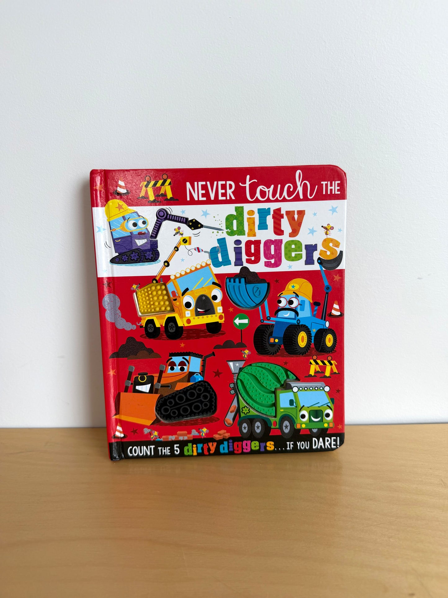 Never Touch the Dirty Diggers Book / 0-3 years