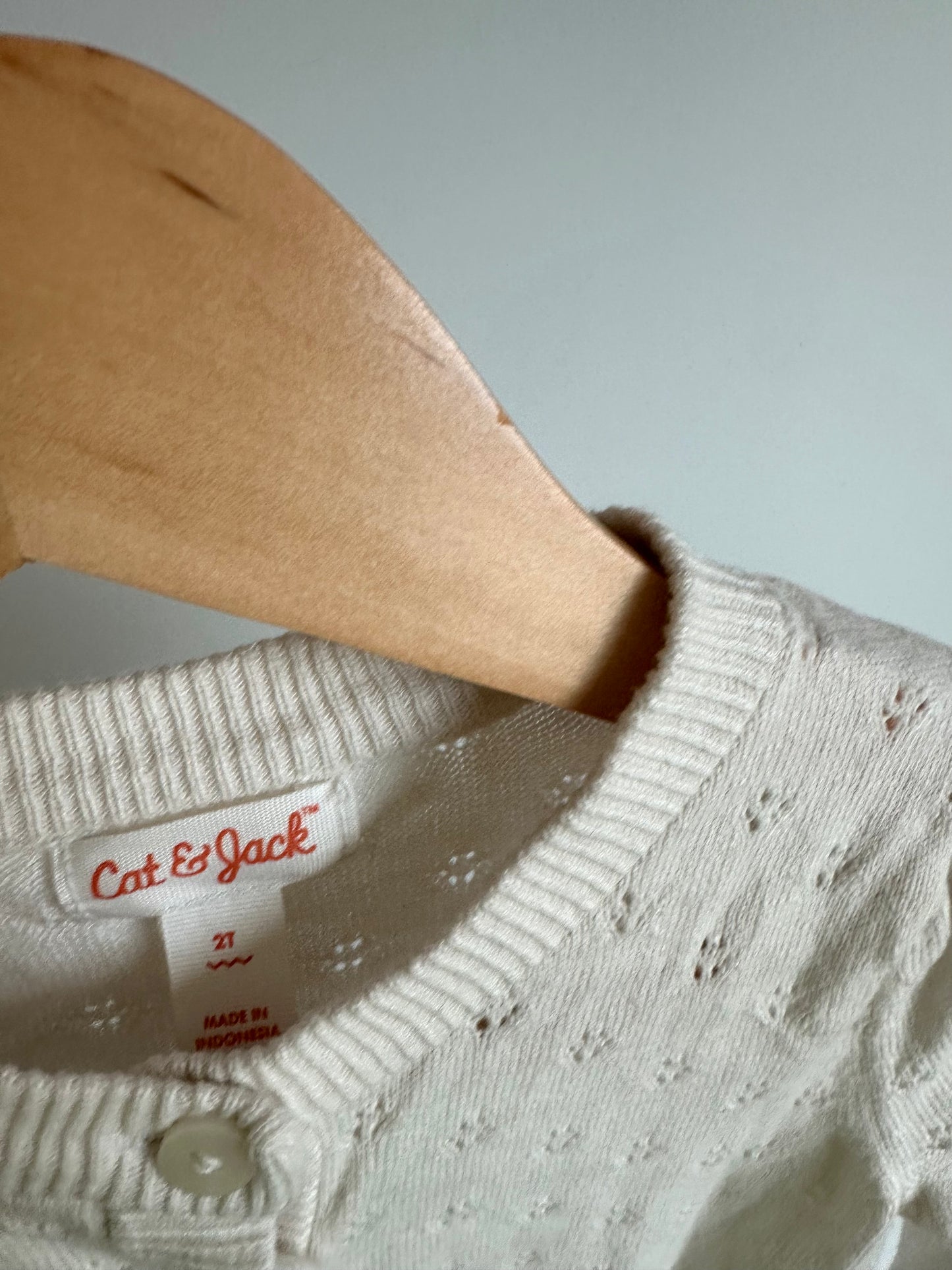 Eyelet Cream Cardigan (PLAY) / 2T